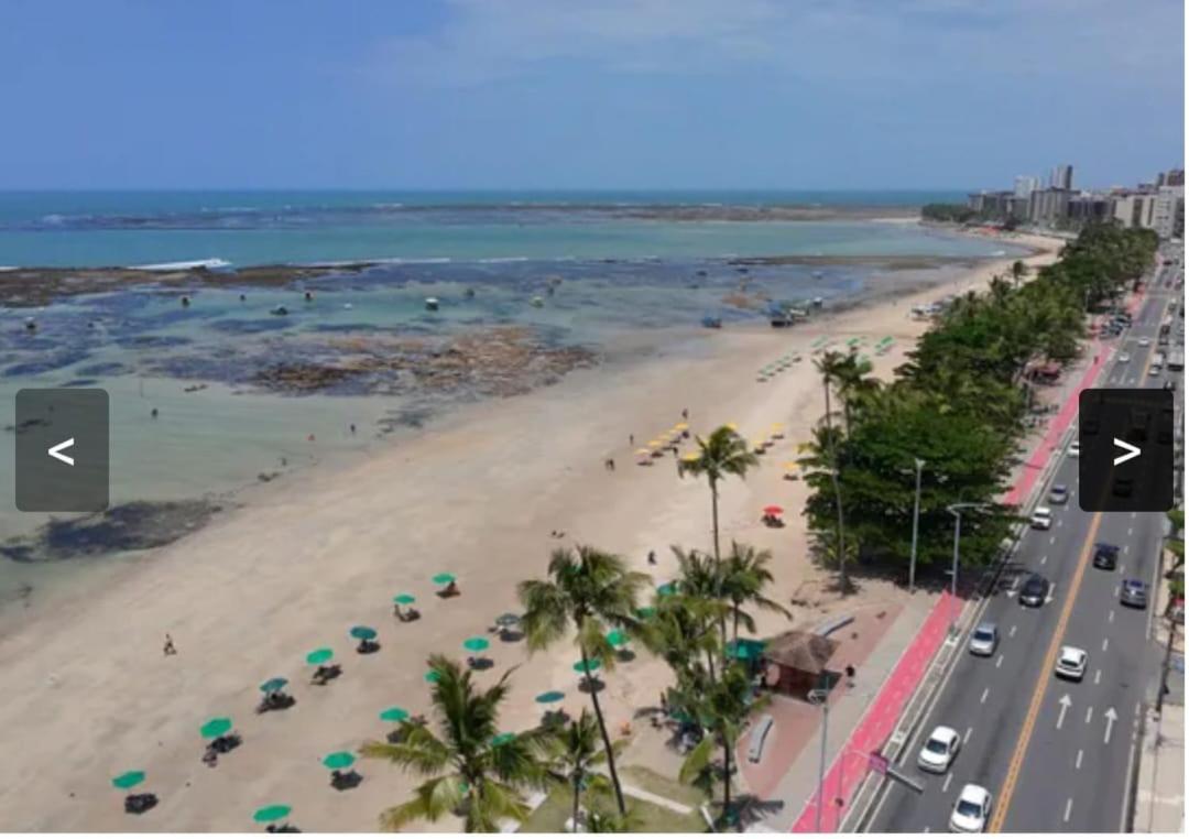 Quartos em Maceio à 100m da praia de Jatiuca, 3 banheiros, 3 quartos um em suite com 1 cama casal, 2 quartos com 2 camas solteiros cada quarto,