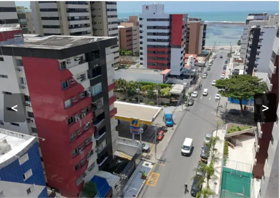 Quartos em Maceio à 100m da praia de Jatiuca, 3 banheiros, 3 quartos um em suite com 1 cama casal, 2 quartos com 2 camas solteiros cada quarto,