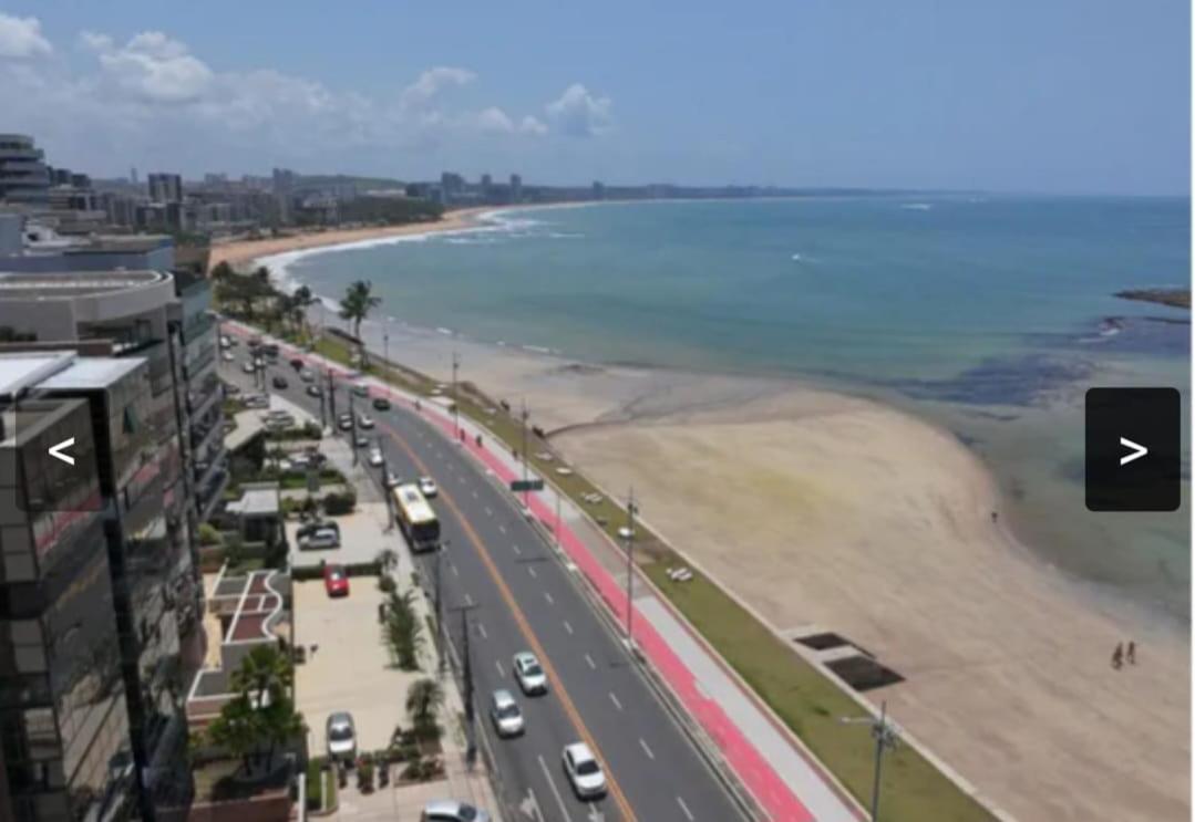 Quartos em Maceio à 100m da praia de Jatiuca, 3 banheiros, 3 quartos um em suite com 1 cama casal, 2 quartos com 2 camas solteiros cada quarto,