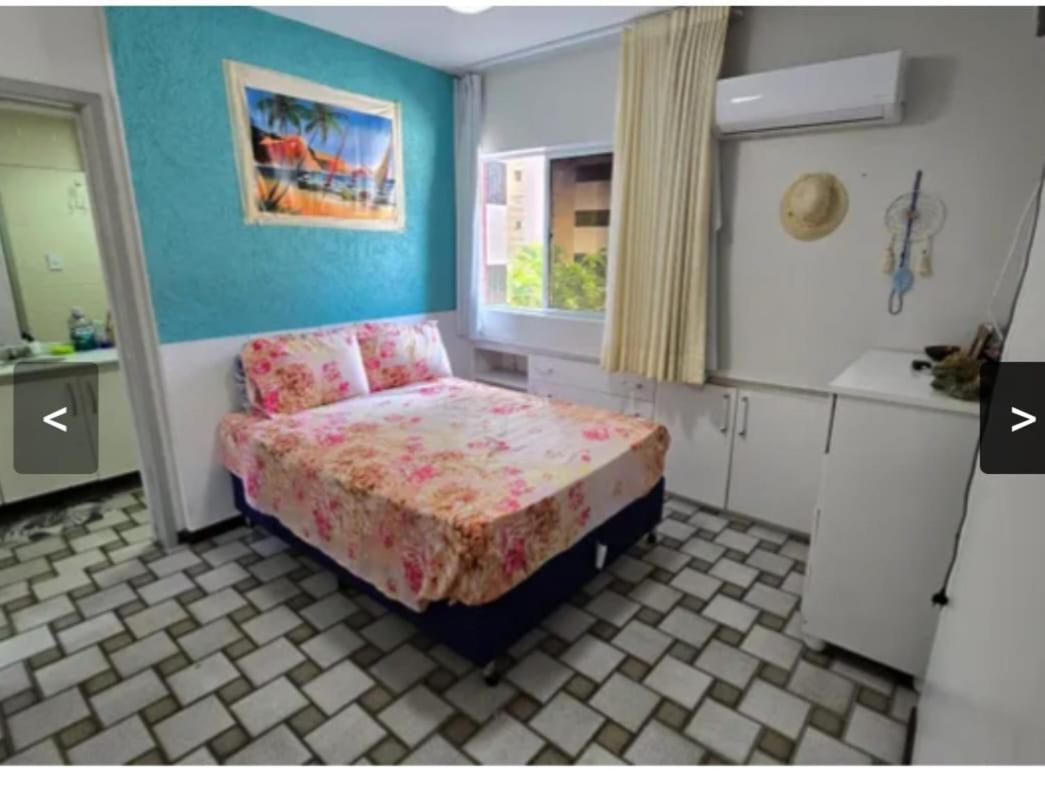 Quartos em Maceio à 100m da praia de Jatiuca, 3 banheiros, 3 quartos um em suite com 1 cama casal, 2 quartos com 2 camas solteiros cada quarto,