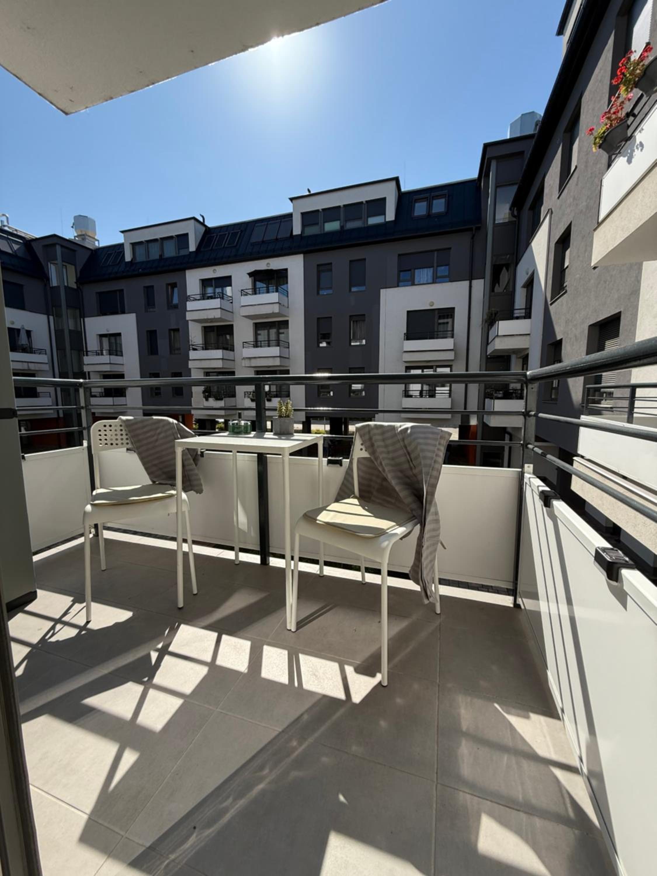 Local-Lux Apartment F3 - Private Parking & Balcony