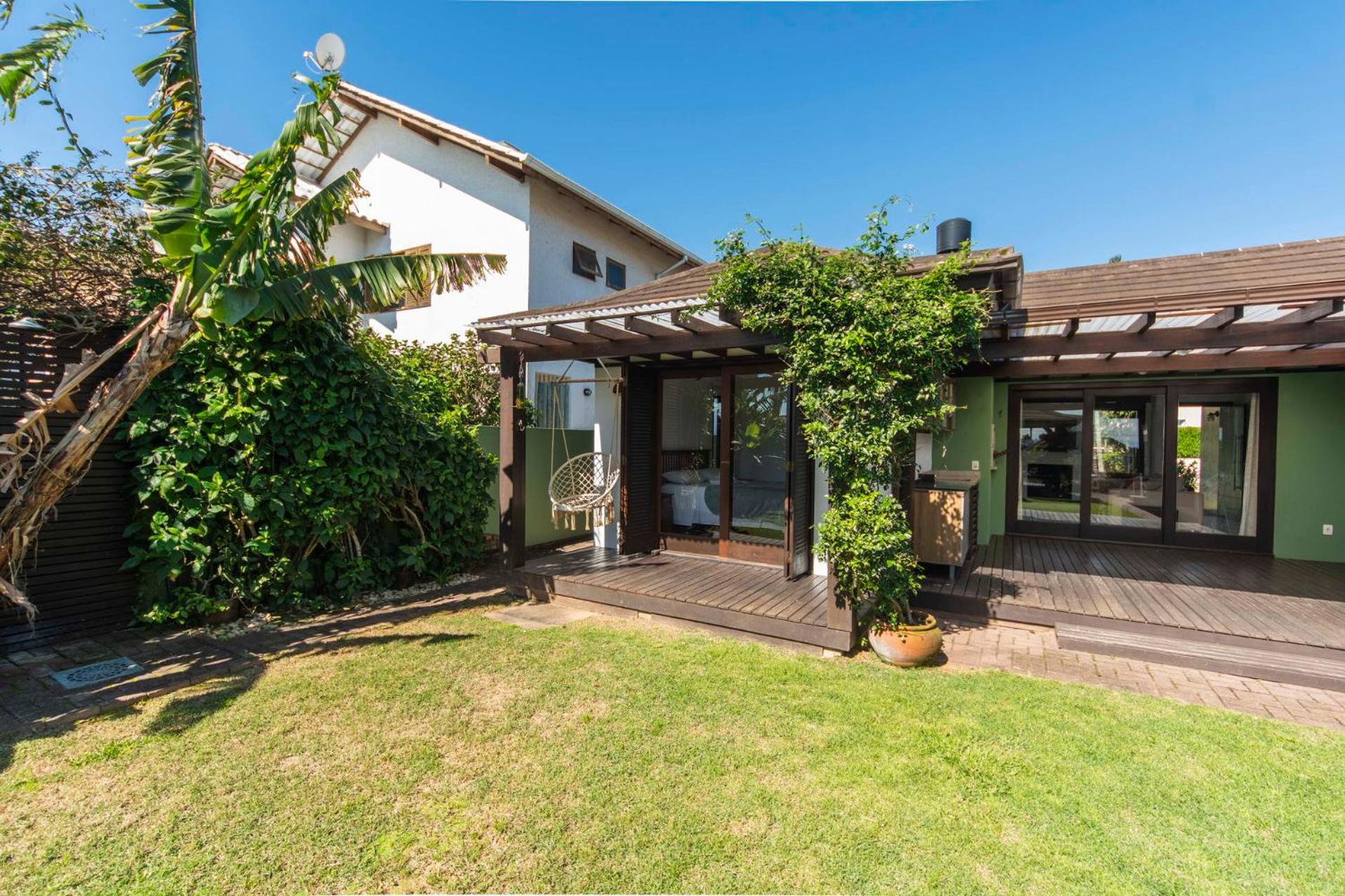 Casa ampla c/ jardim e churrasqueira BK3156