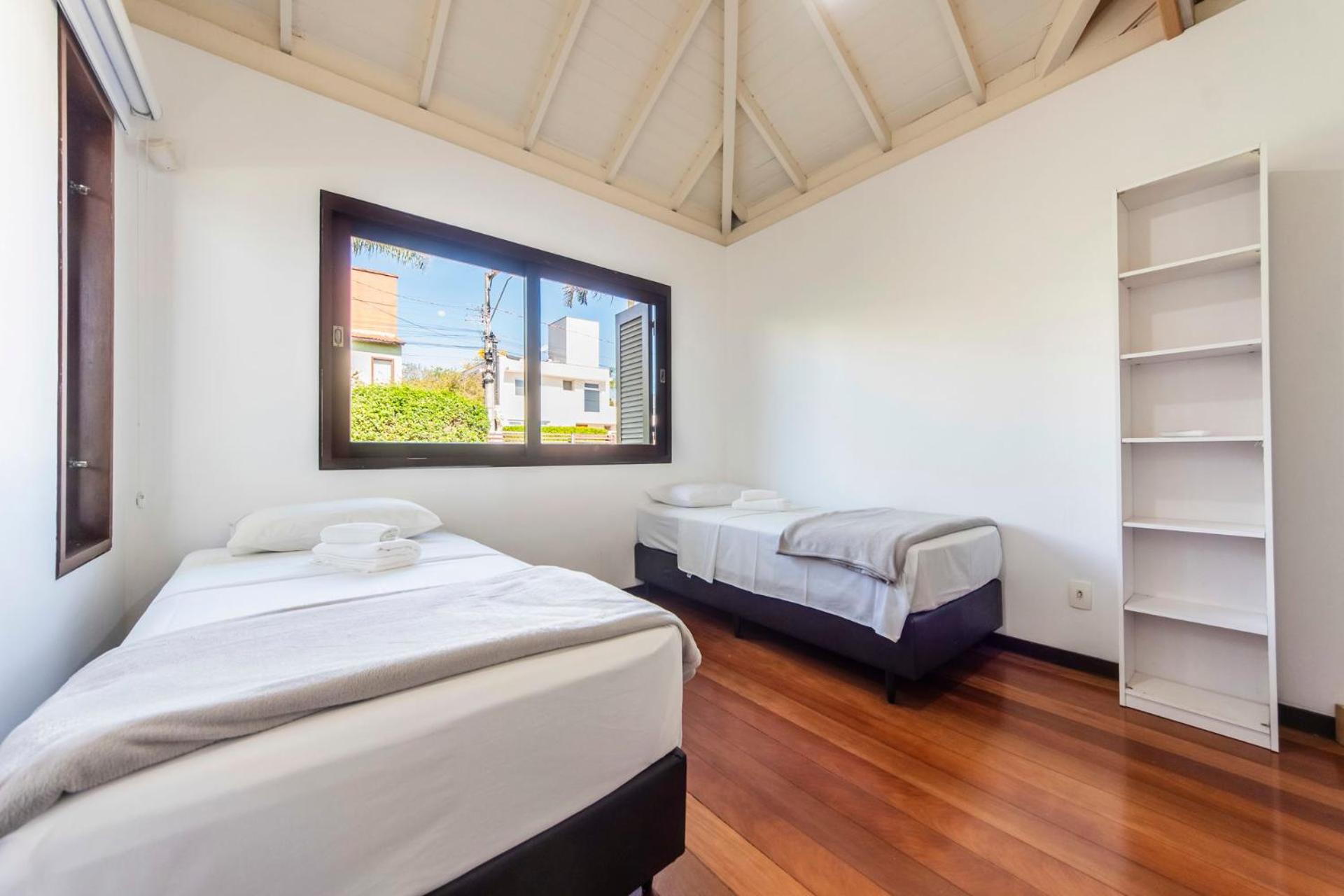 Casa ampla c/ jardim e churrasqueira BK3156