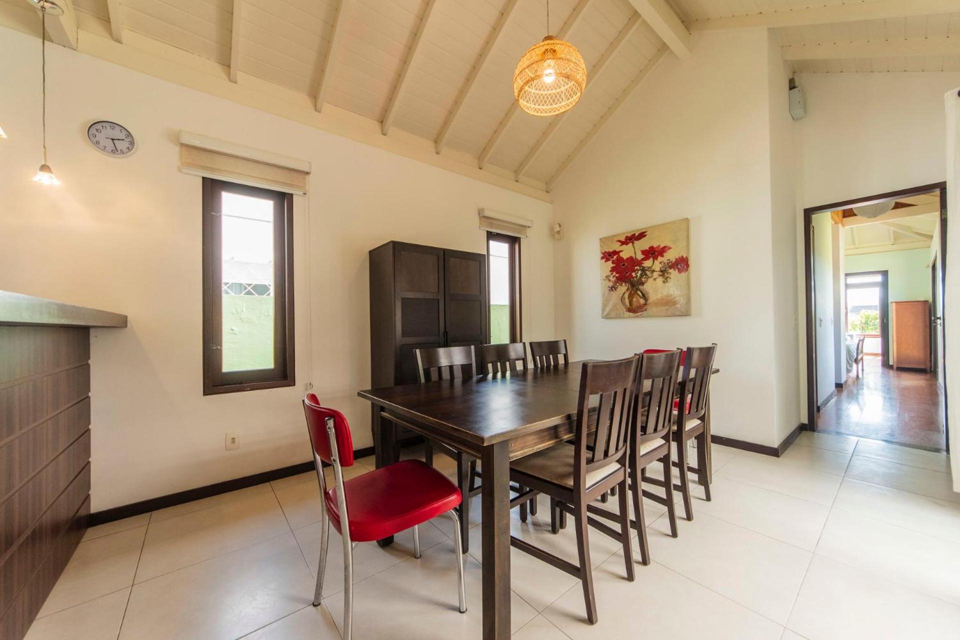 Casa ampla c/ jardim e churrasqueira BK3156