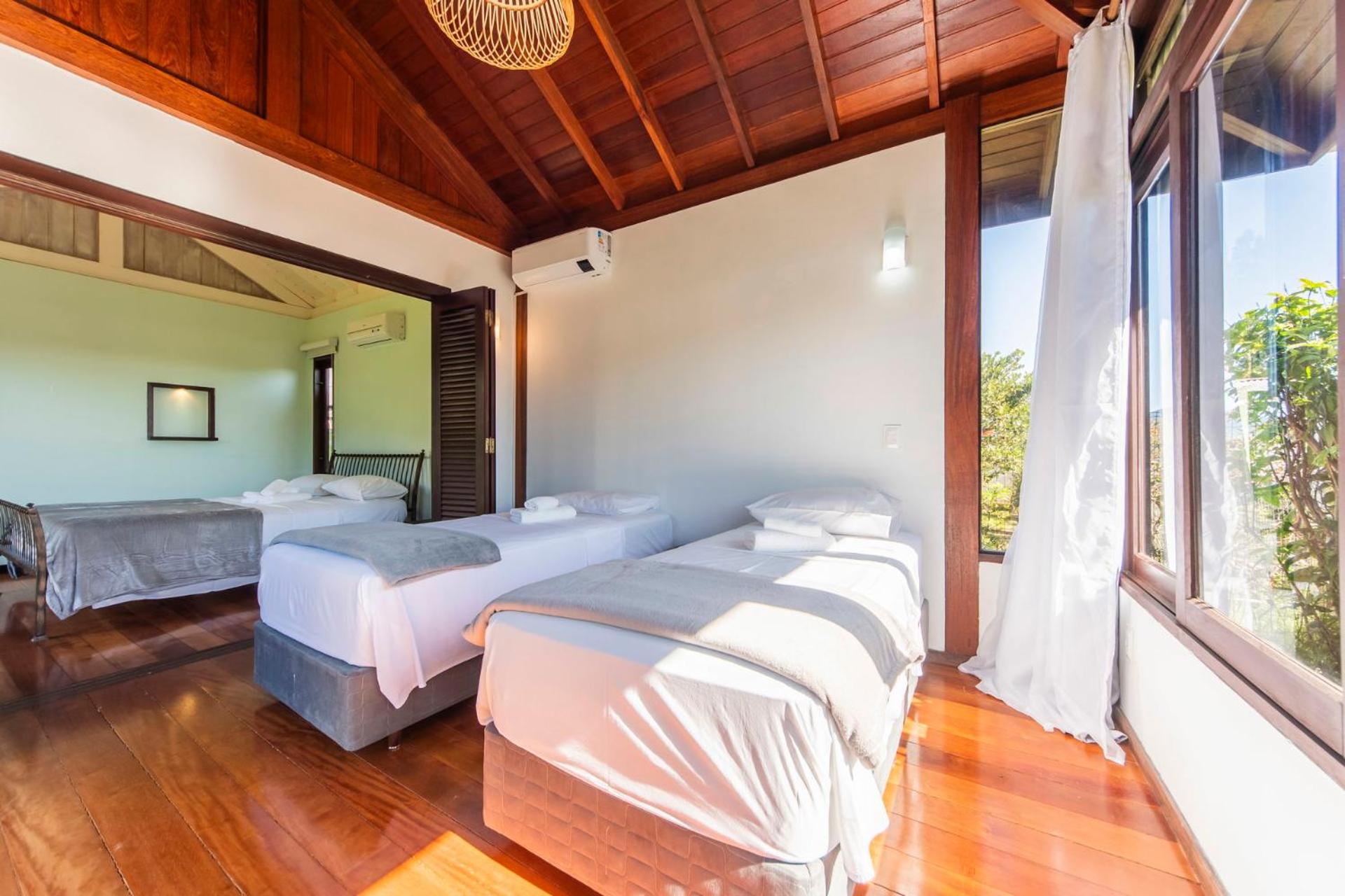 Casa ampla c/ jardim e churrasqueira BK3156
