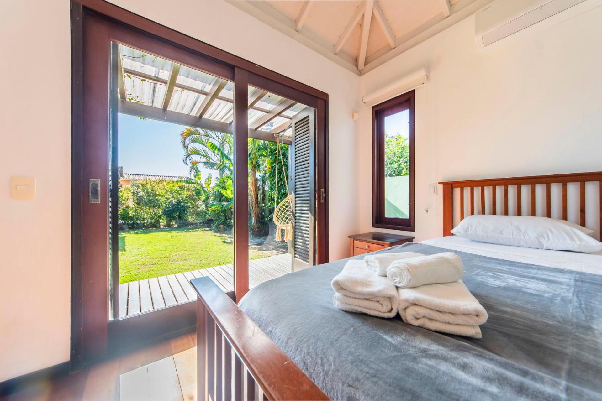 Casa ampla c/ jardim e churrasqueira BK3156