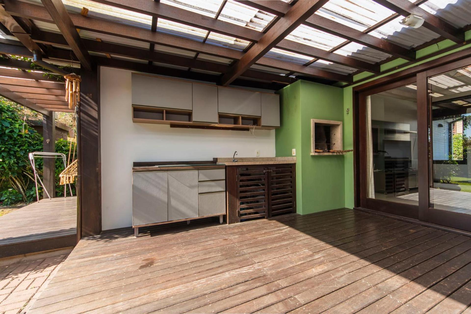 Casa ampla c/ jardim e churrasqueira BK3156