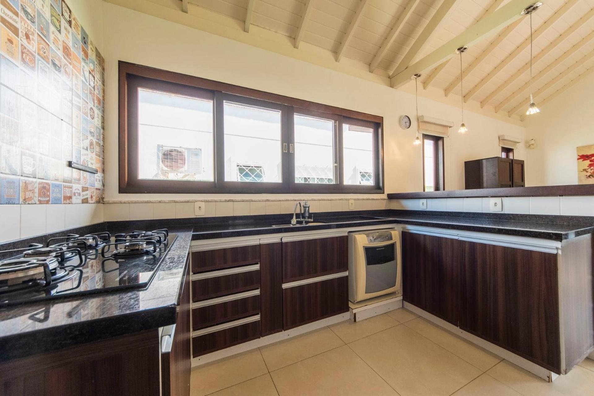 Casa ampla c/ jardim e churrasqueira BK3156