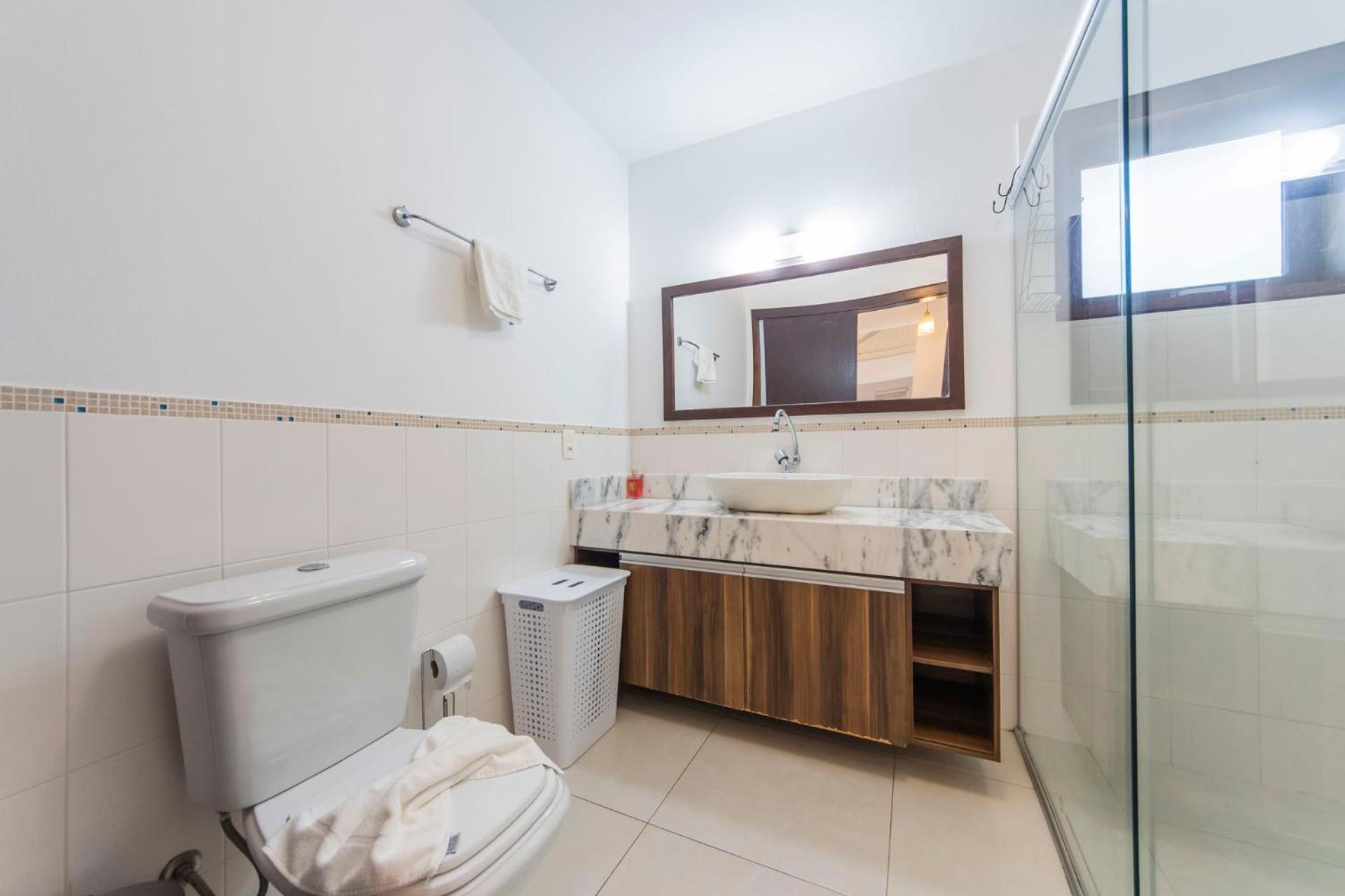 Casa ampla c/ jardim e churrasqueira BK3156