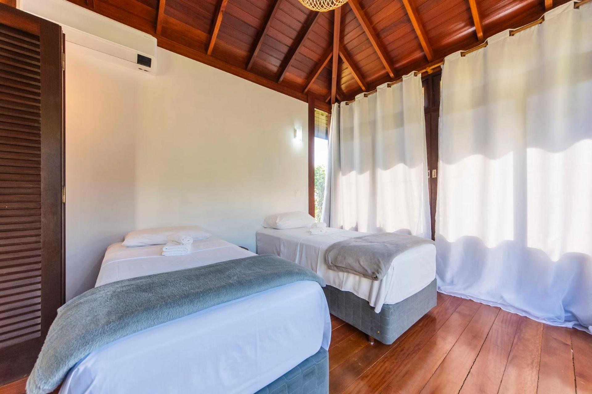Casa ampla c/ jardim e churrasqueira BK3156