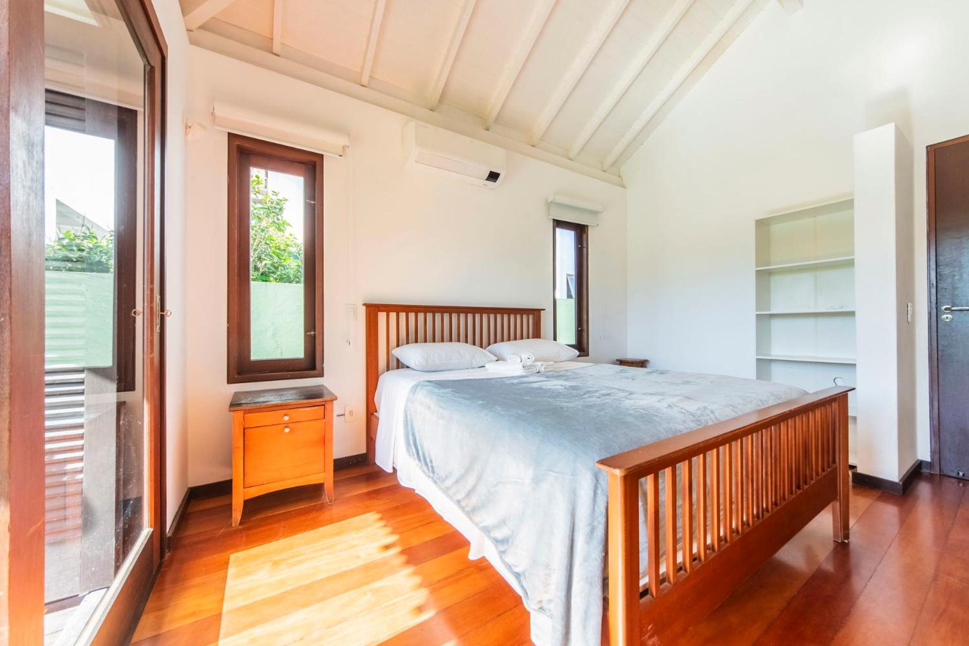 Casa ampla c/ jardim e churrasqueira BK3156