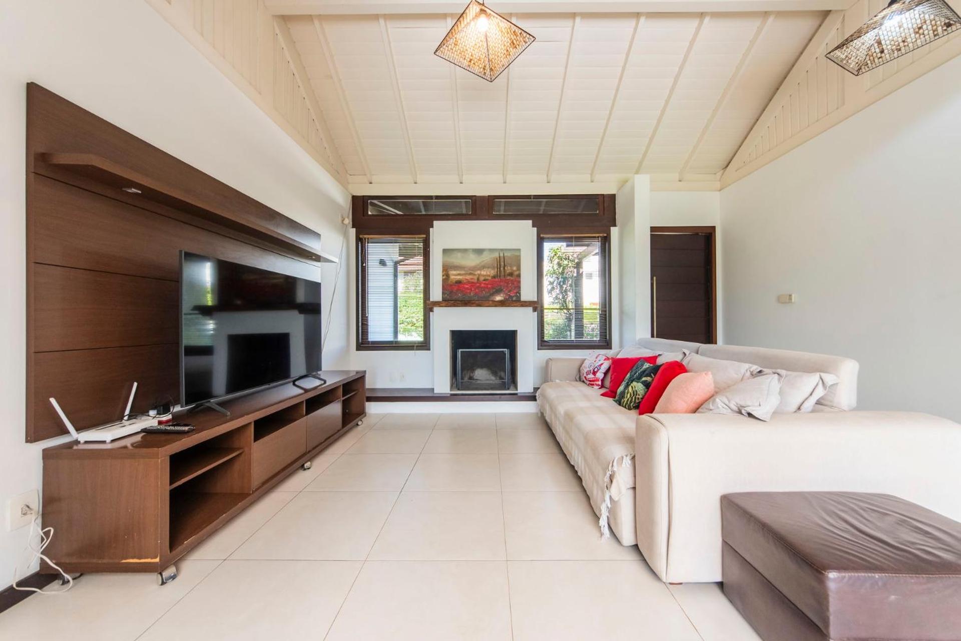 Casa ampla c/ jardim e churrasqueira BK3156