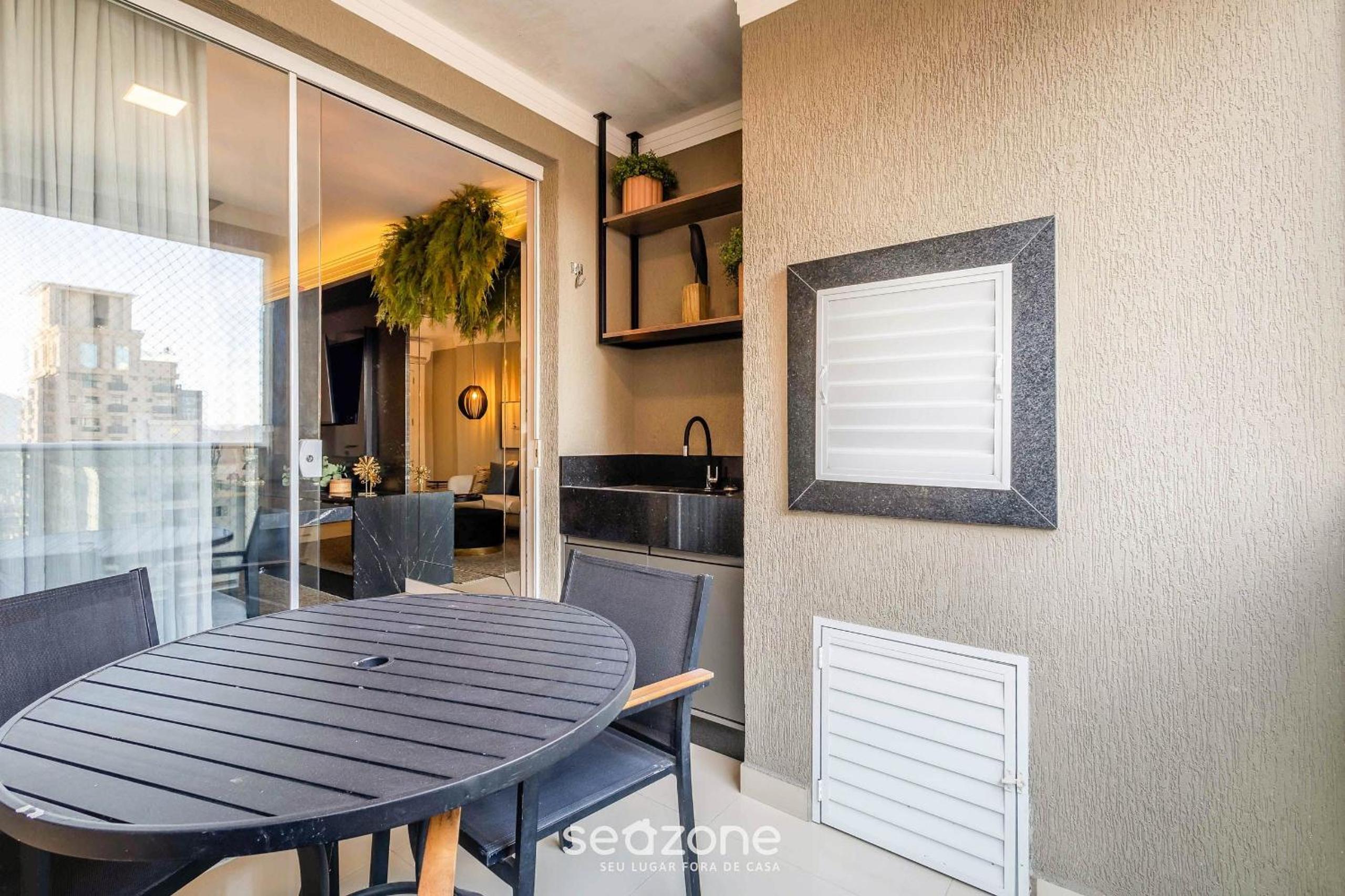 Modern and fully equipped apartments just minutes from the sea at Meia Praia - GRI