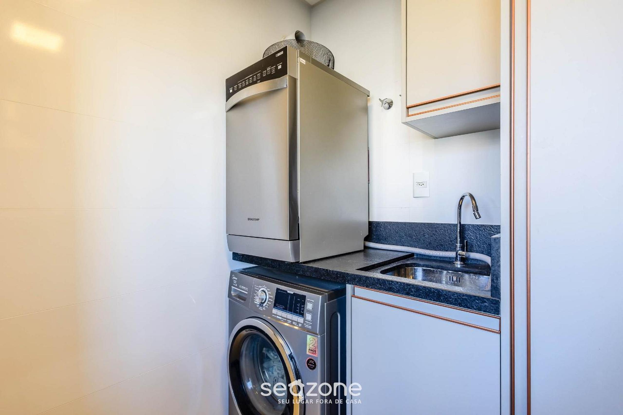 Modern and fully equipped apartments just minutes from the sea at Meia Praia - GRI