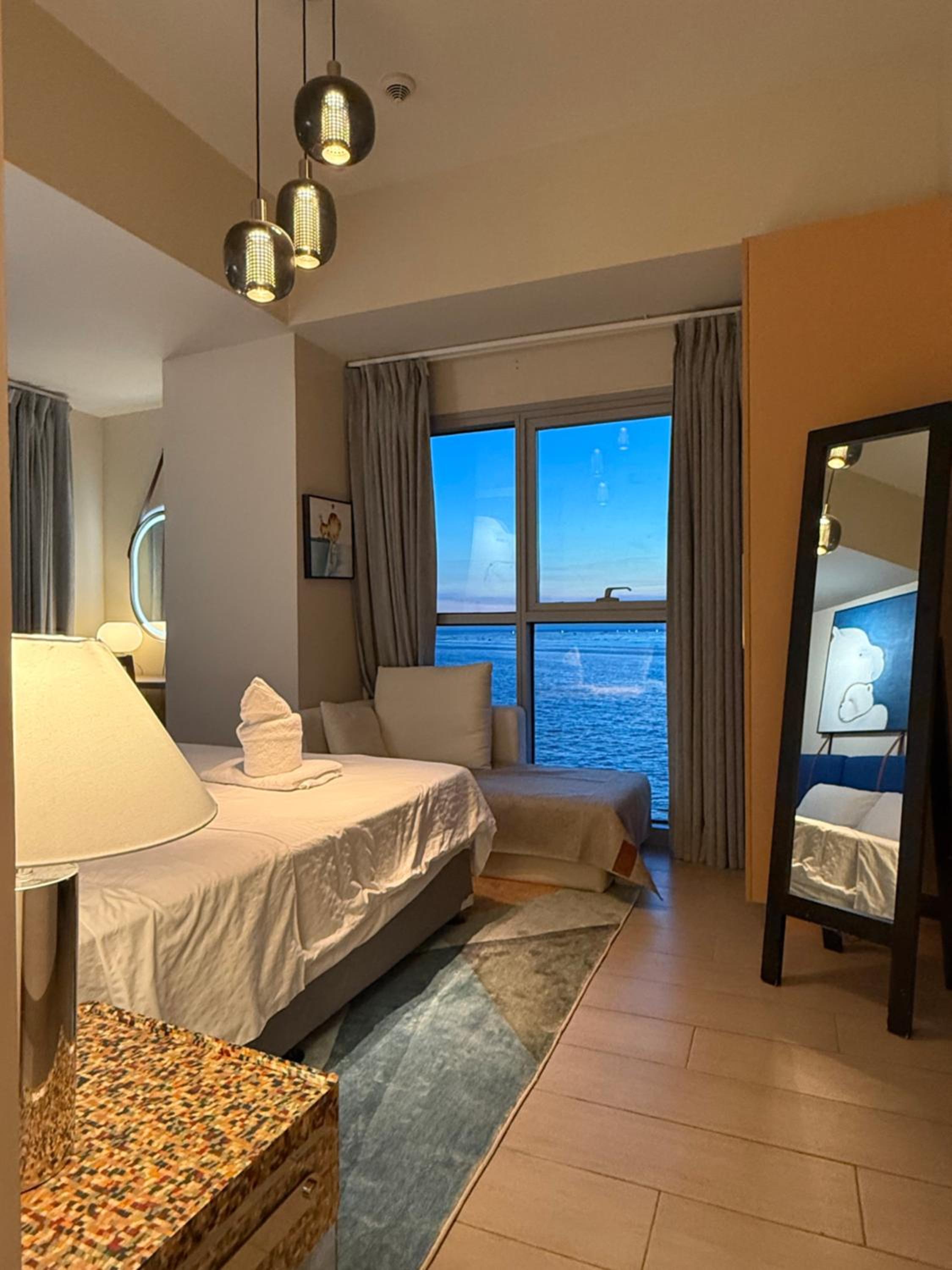 Luxurious Style Apartment cross to Okada and near City of Dreams, Solaire, MOA, and Airport
