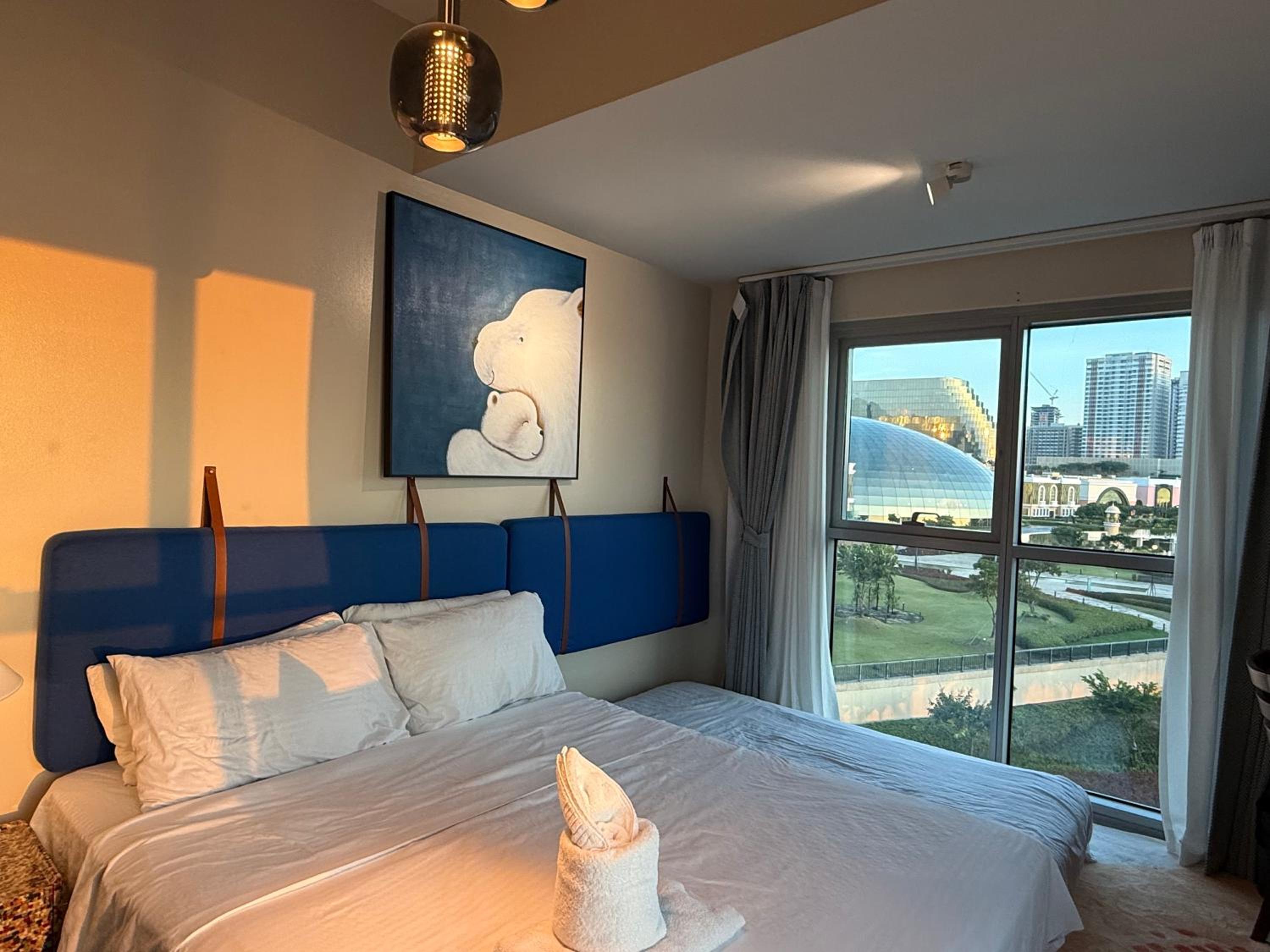 Luxurious Style Apartment cross to Okada and near City of Dreams, Solaire, MOA, and Airport