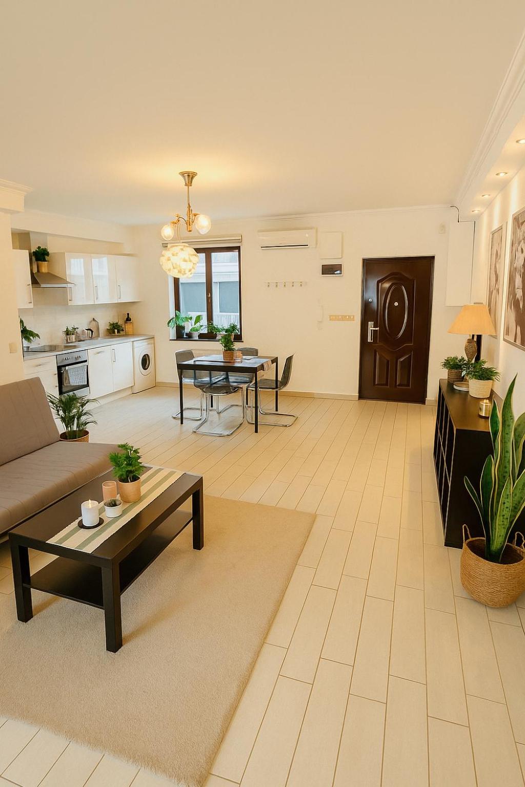 Central Astoria Spacious Apartment
