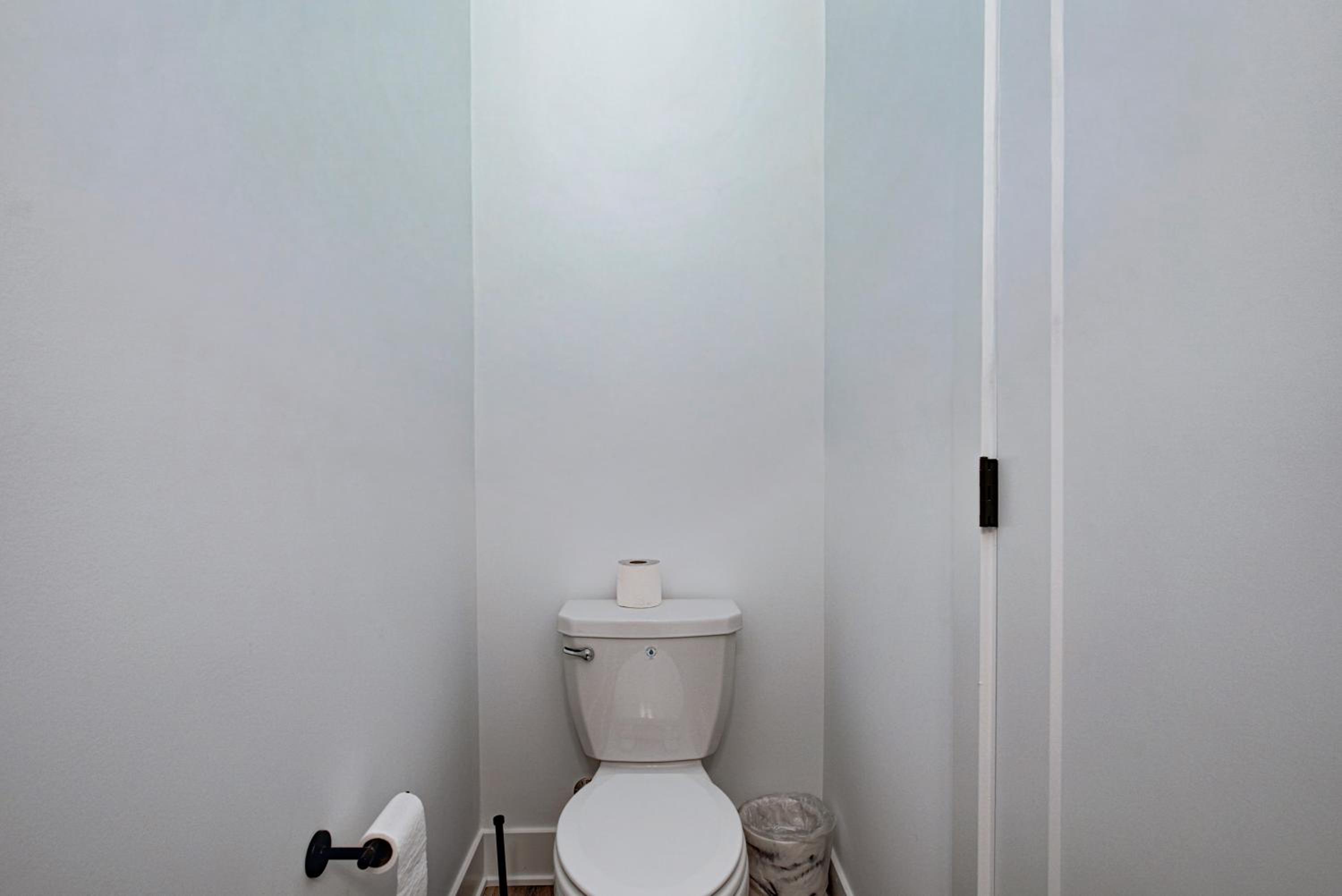 Downtown 1 mi Sleeps 6 wRooftop 3BR 4BED New built Modern Stylish Luxury