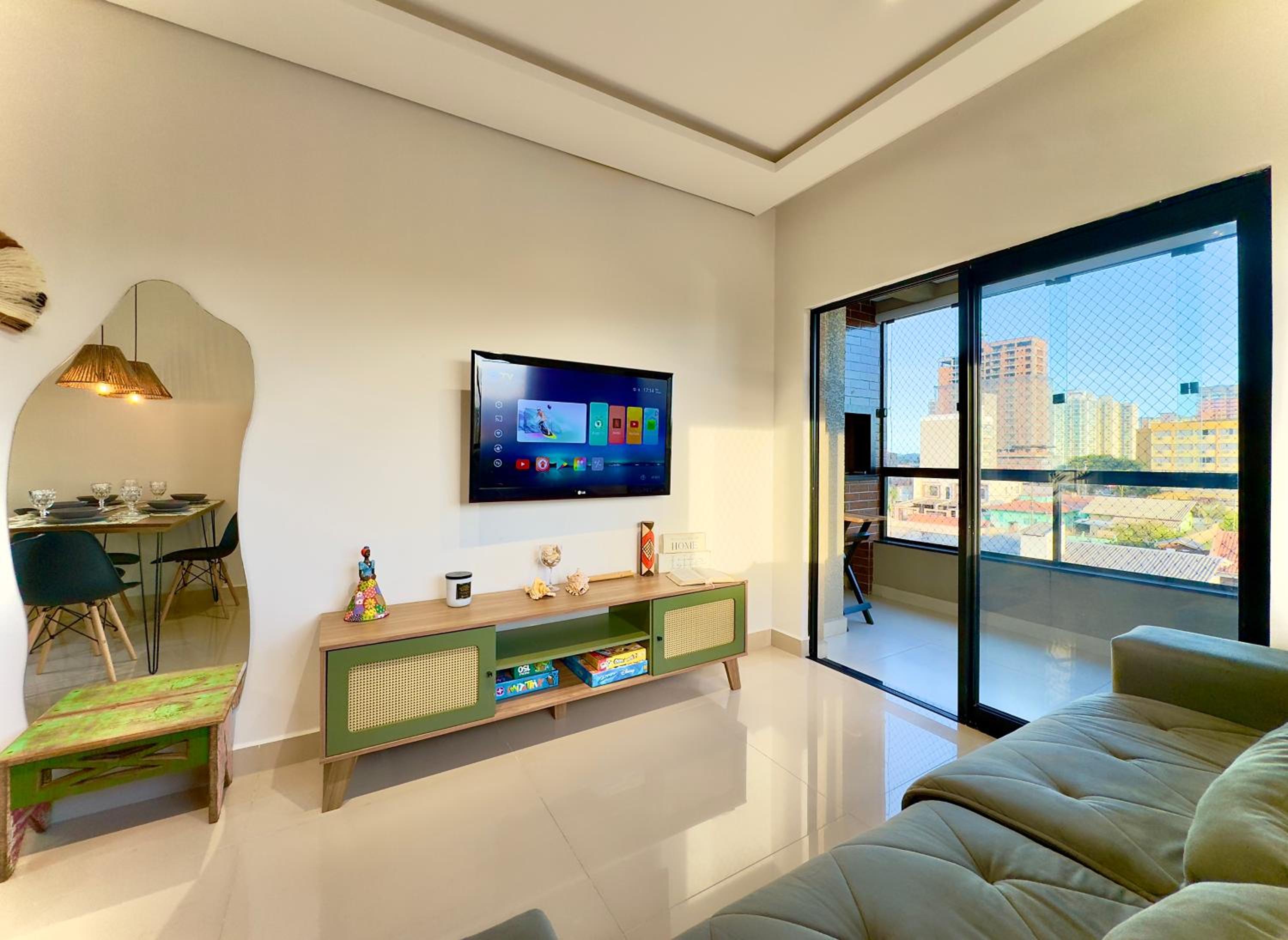 Apto a 350m PRAIA 3 Quartos Cozinha completa Churrasqueira Ar Condicionado Wi-Fi e vaga privativa de garagem Reserve agora mesmo