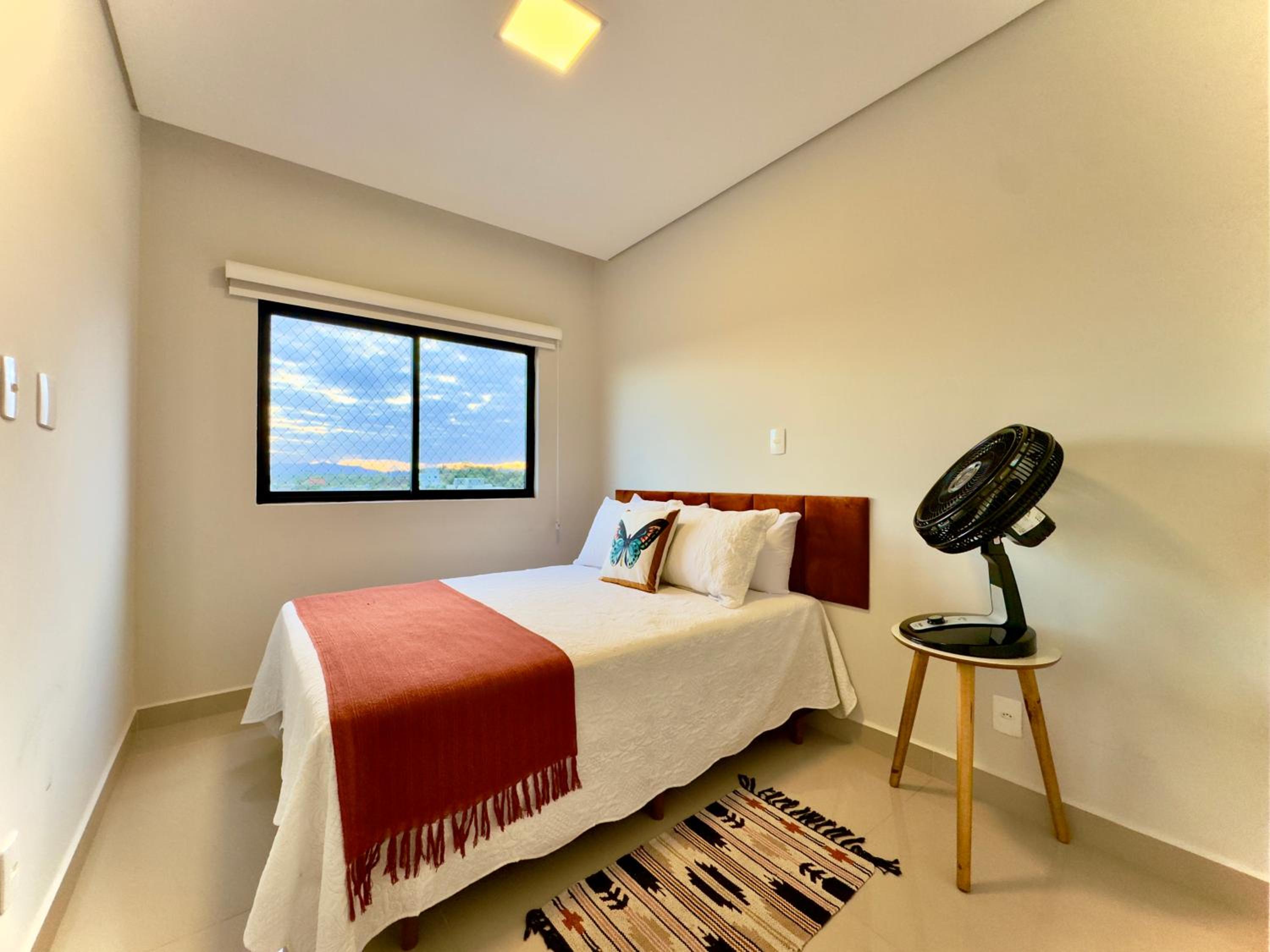 Apto a 350m PRAIA 3 Quartos Cozinha completa Churrasqueira Ar Condicionado Wi-Fi e vaga privativa de garagem Reserve agora mesmo