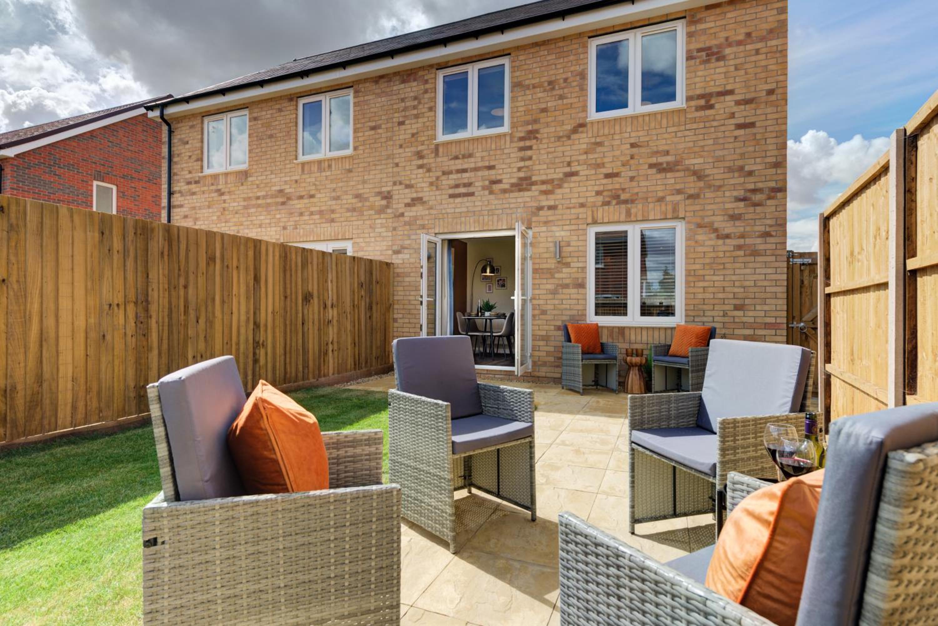 Marriott House sleeps 5 in Bourne with parking