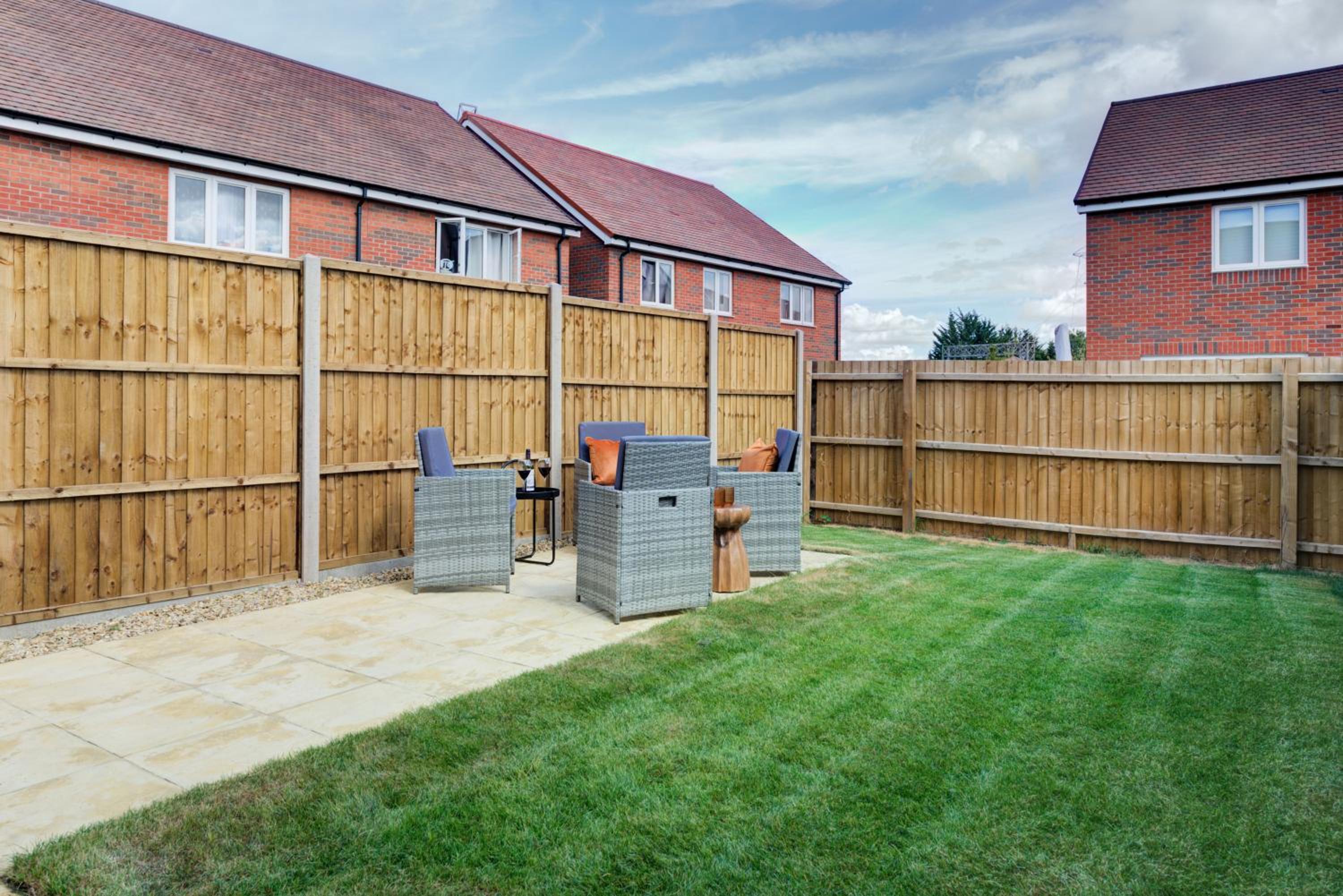 Marriott House sleeps 5 in Bourne with parking