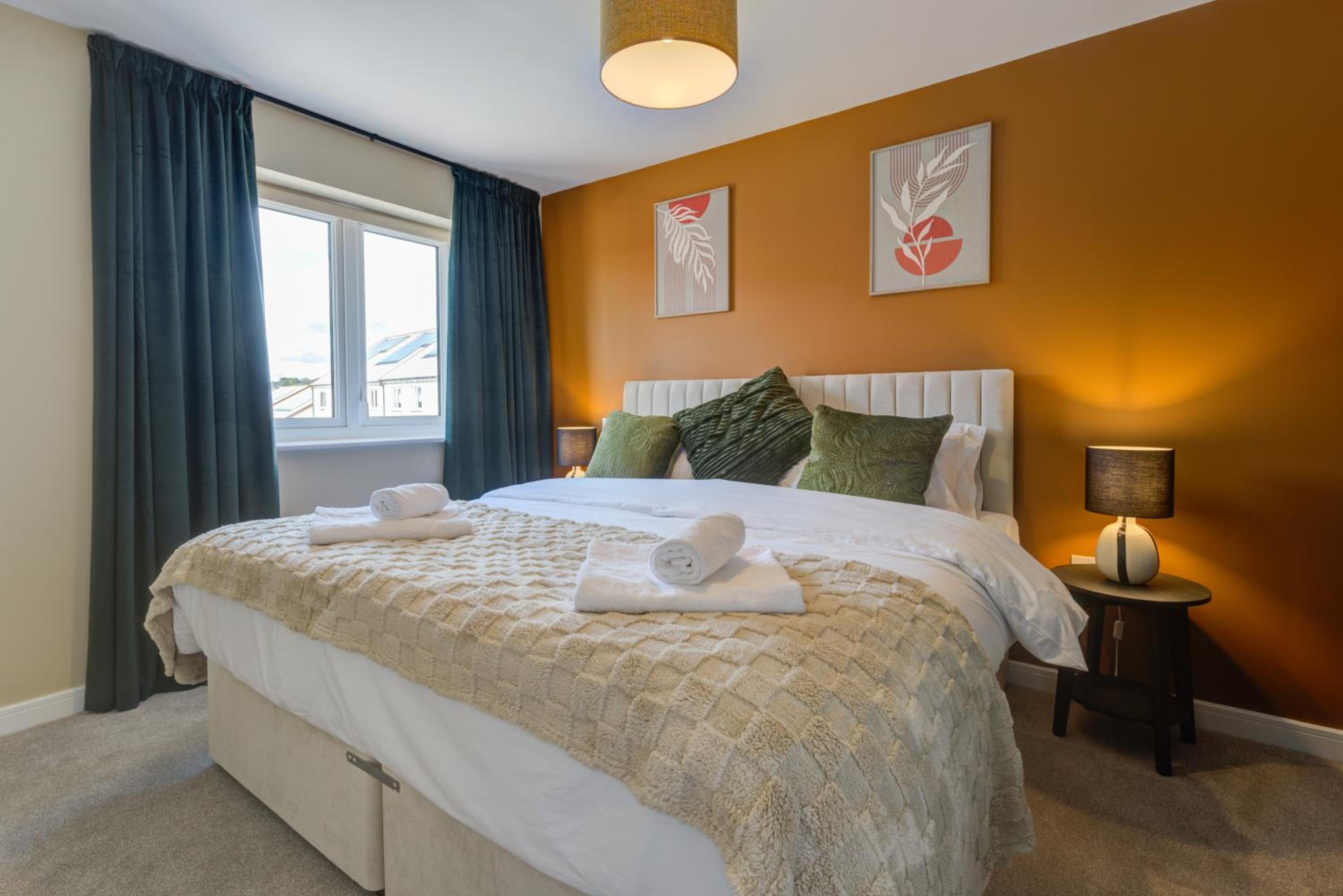 Marriott House sleeps 5 in Bourne with parking