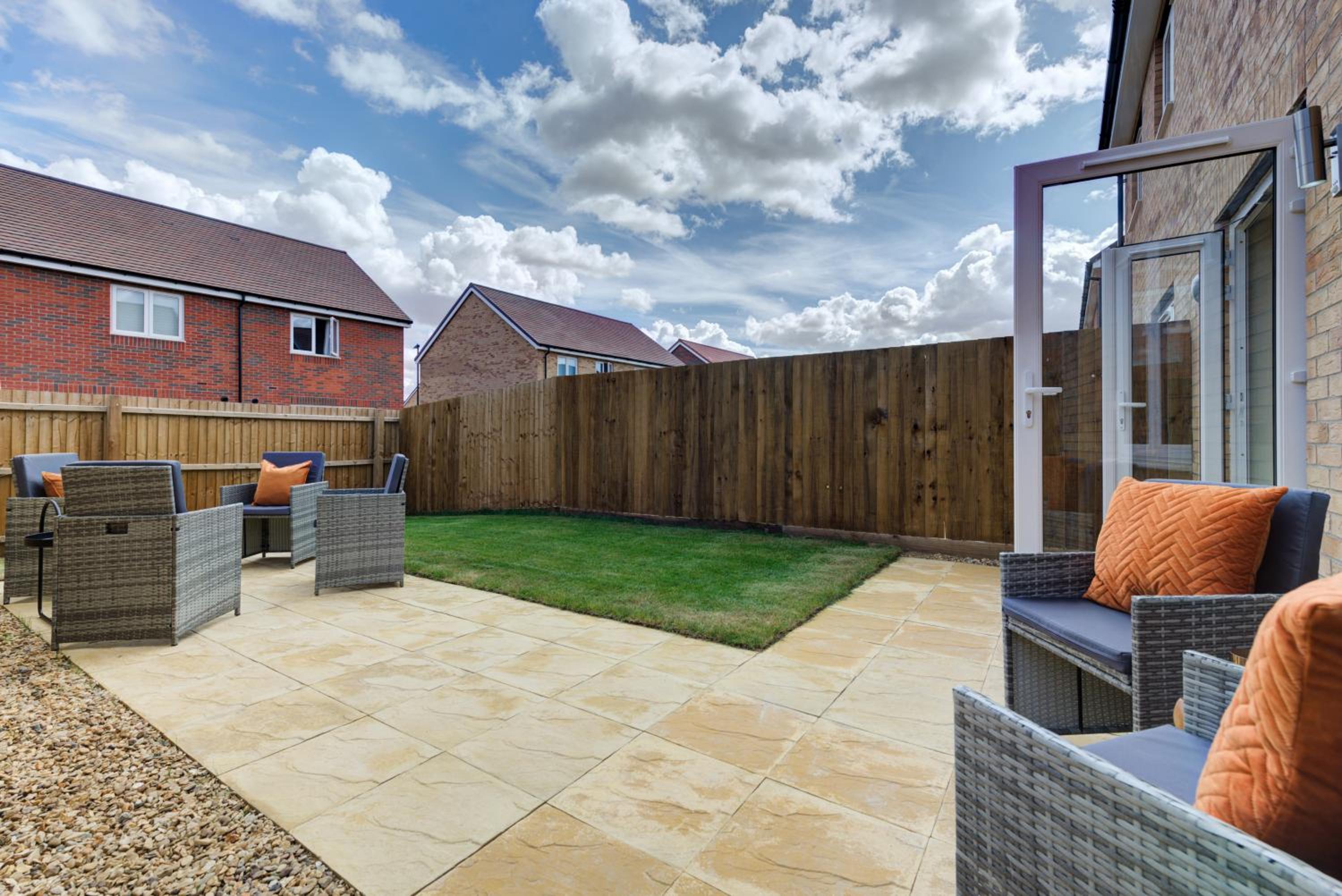 Marriott House sleeps 5 in Bourne with parking