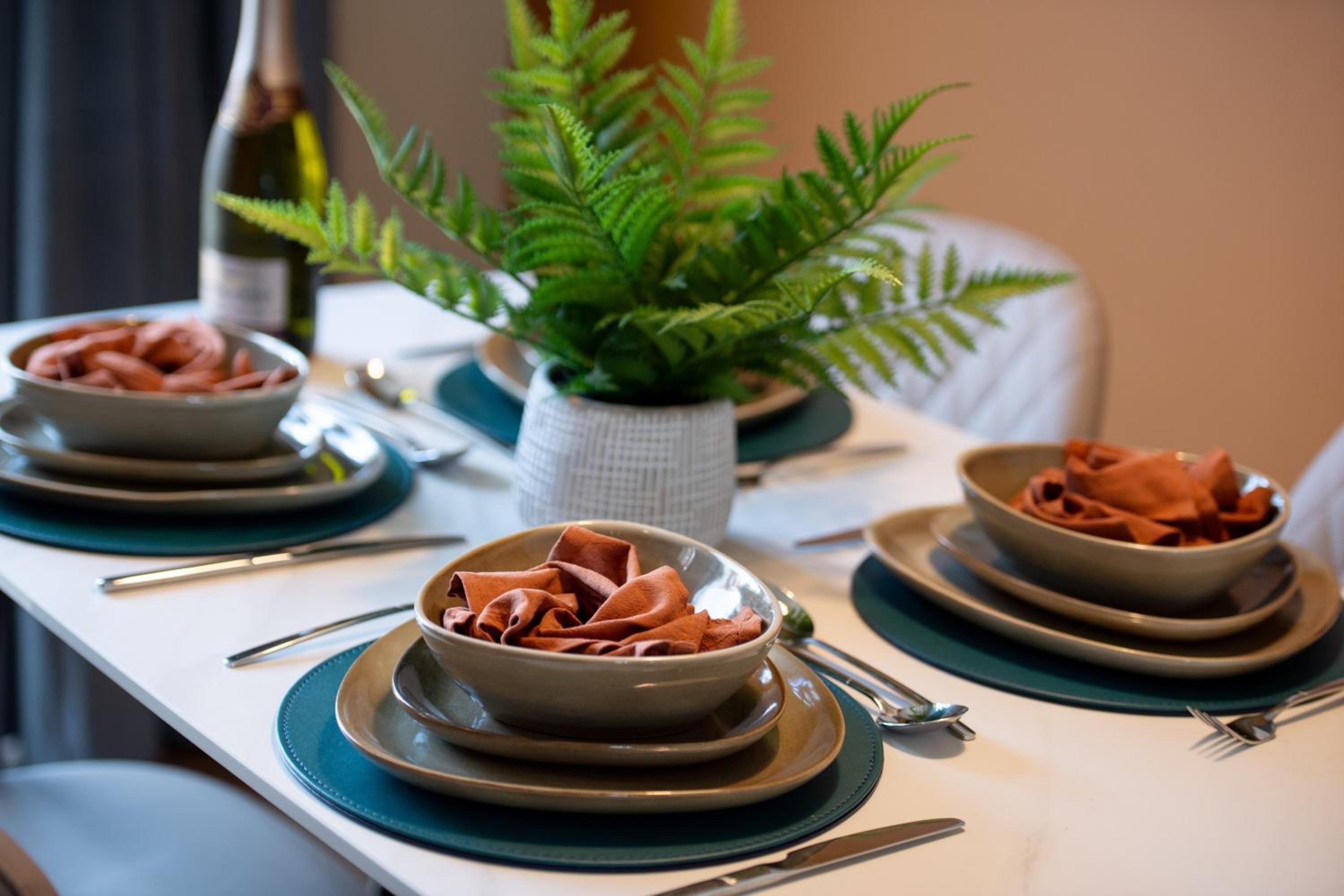 Marriott House sleeps 5 in Bourne with parking