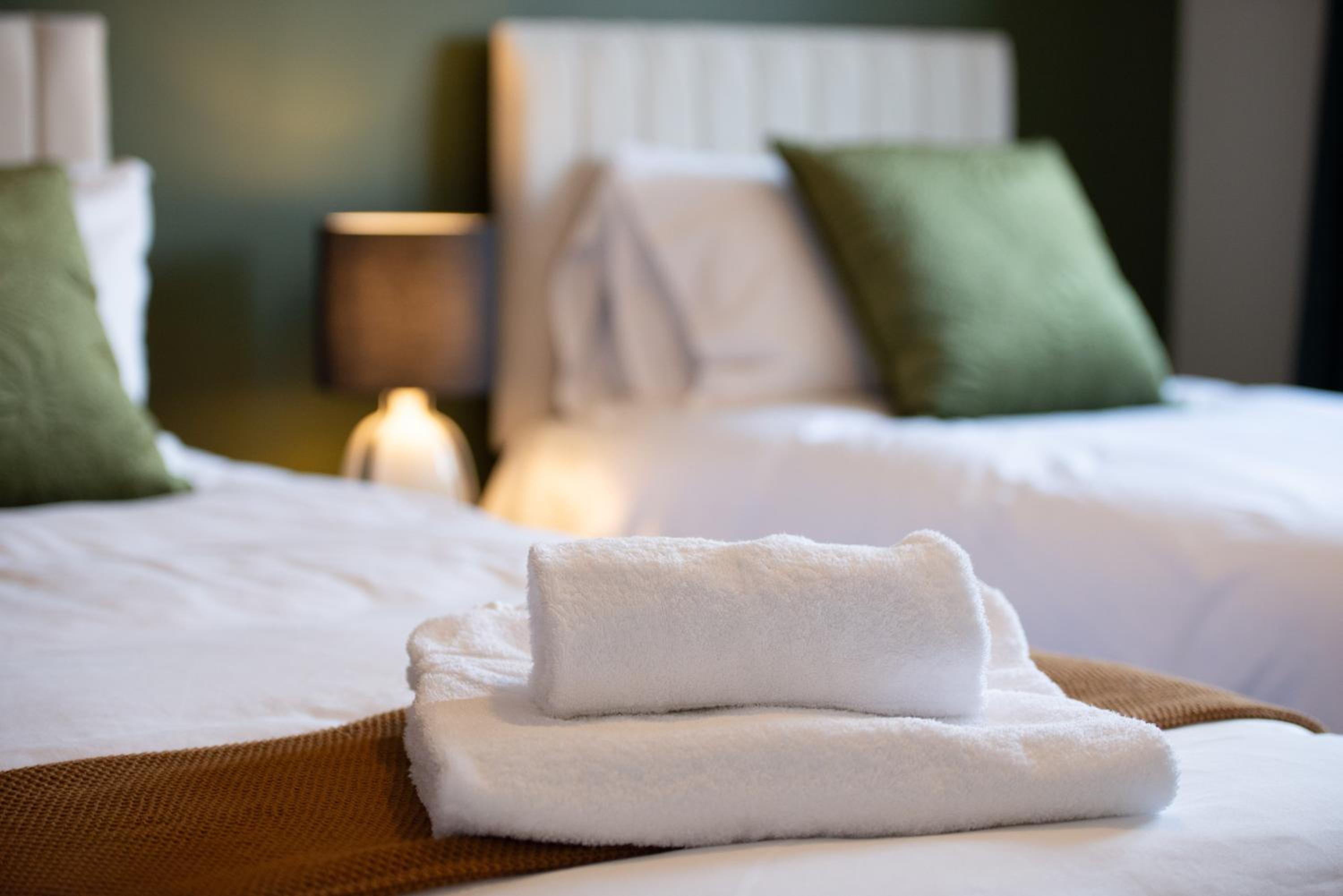 Marriott House sleeps 5 in Bourne with parking