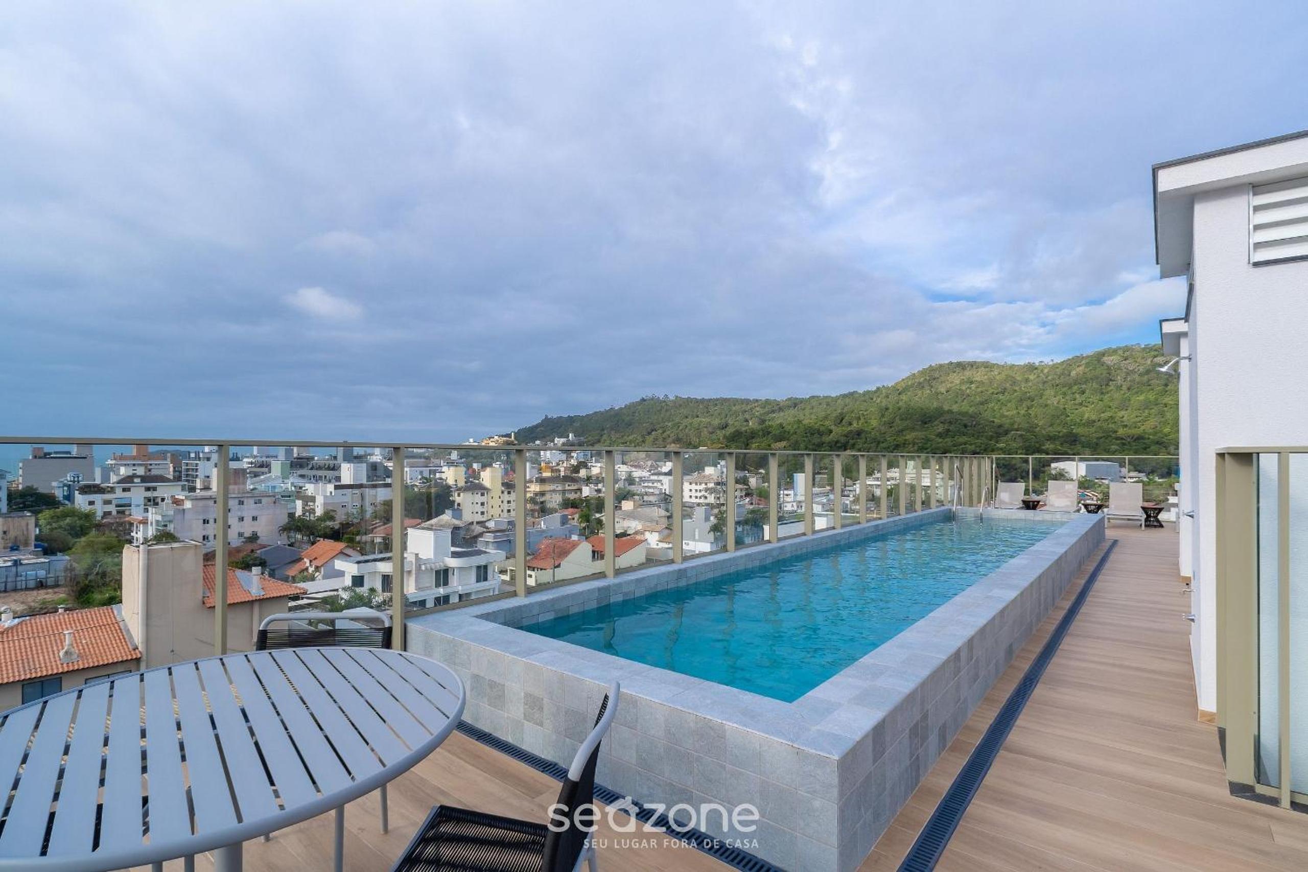1 Bedroom Apartment 550m from Jurerê Beach CEJ0304