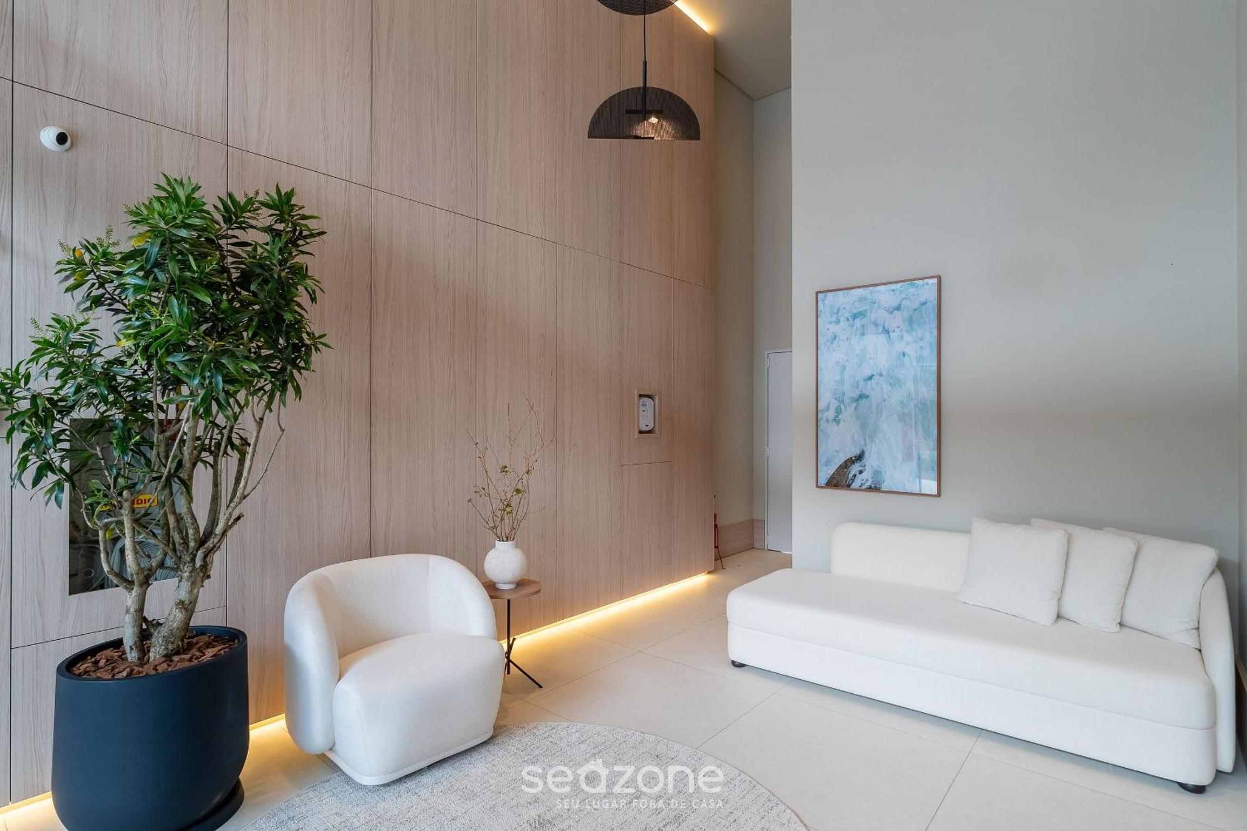 1 Bedroom Apartment 550m from Jurerê Beach CEJ0304