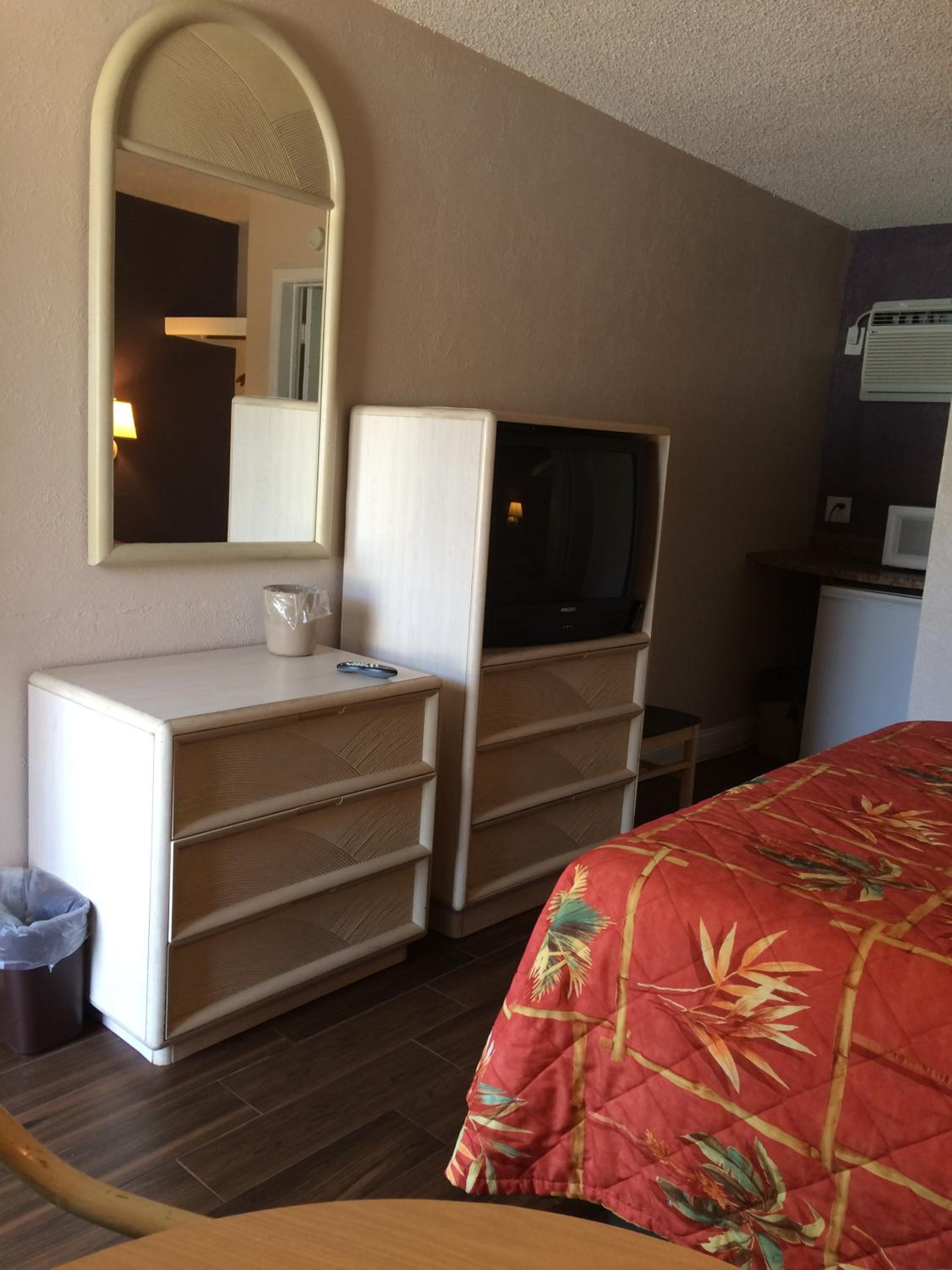 Royal Court Motel