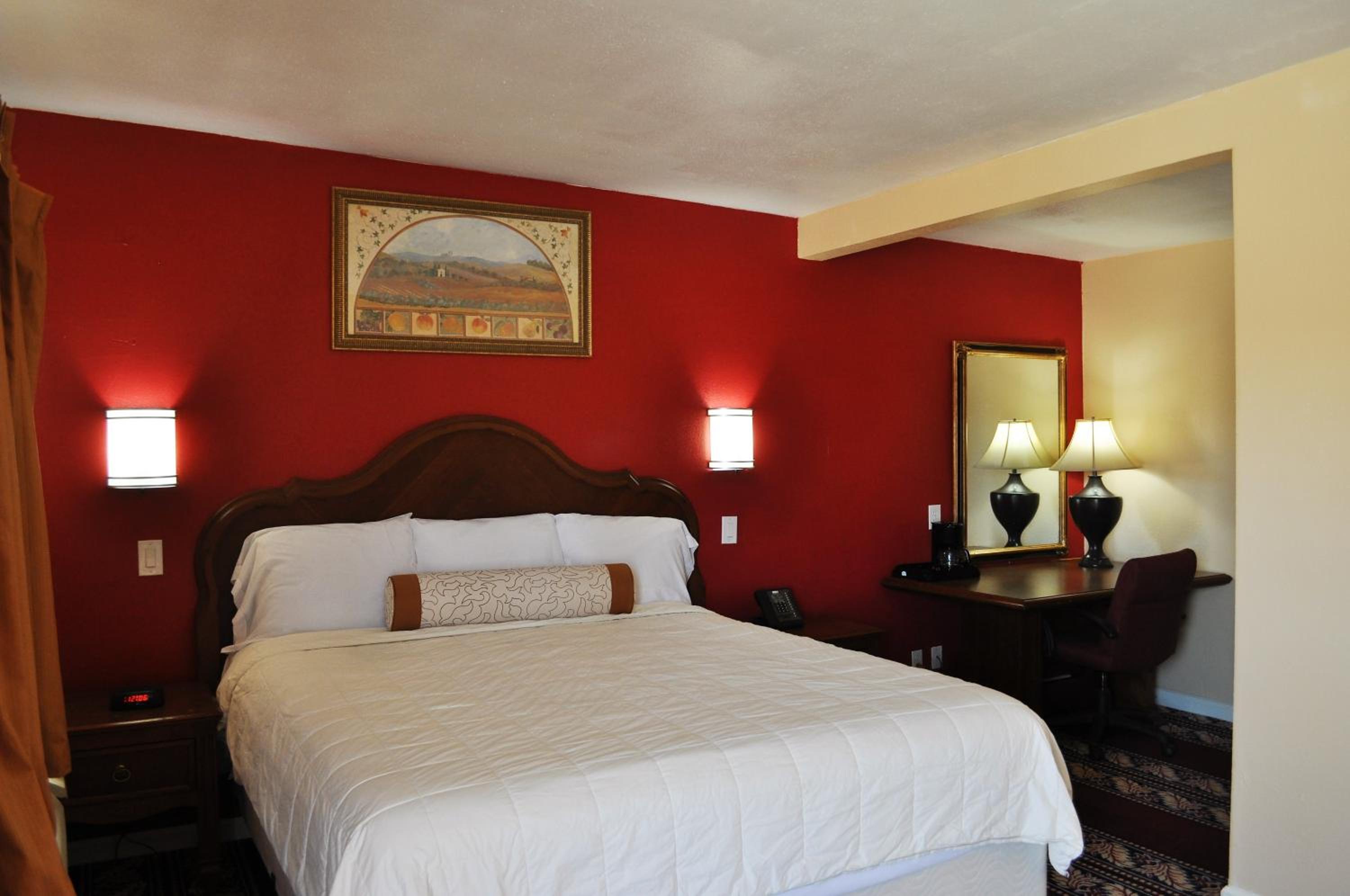 Ridgecrest Vacations - A Nights Inn - Property Image 9