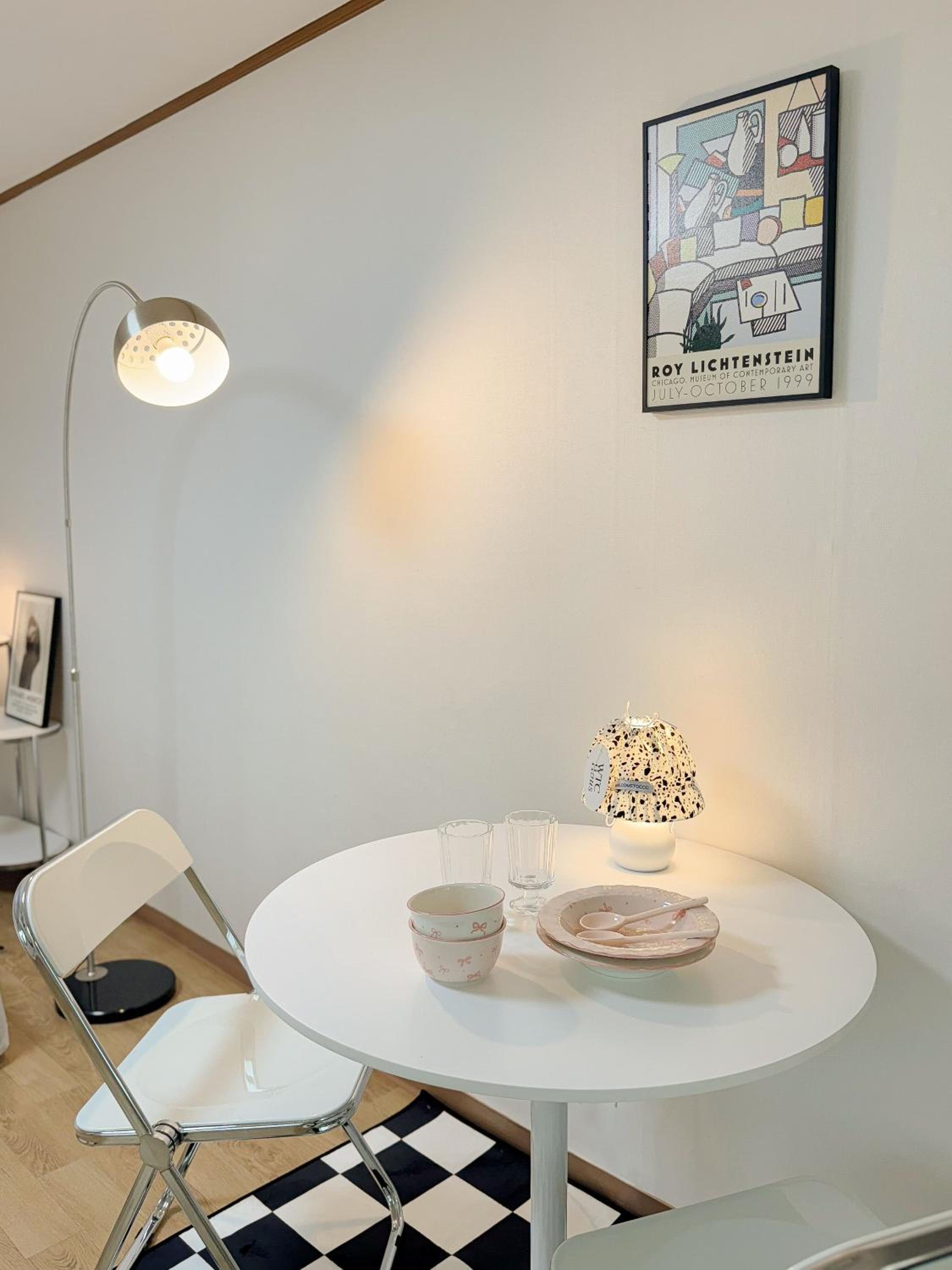 3'Near Hongdae Station, 30sec on foot