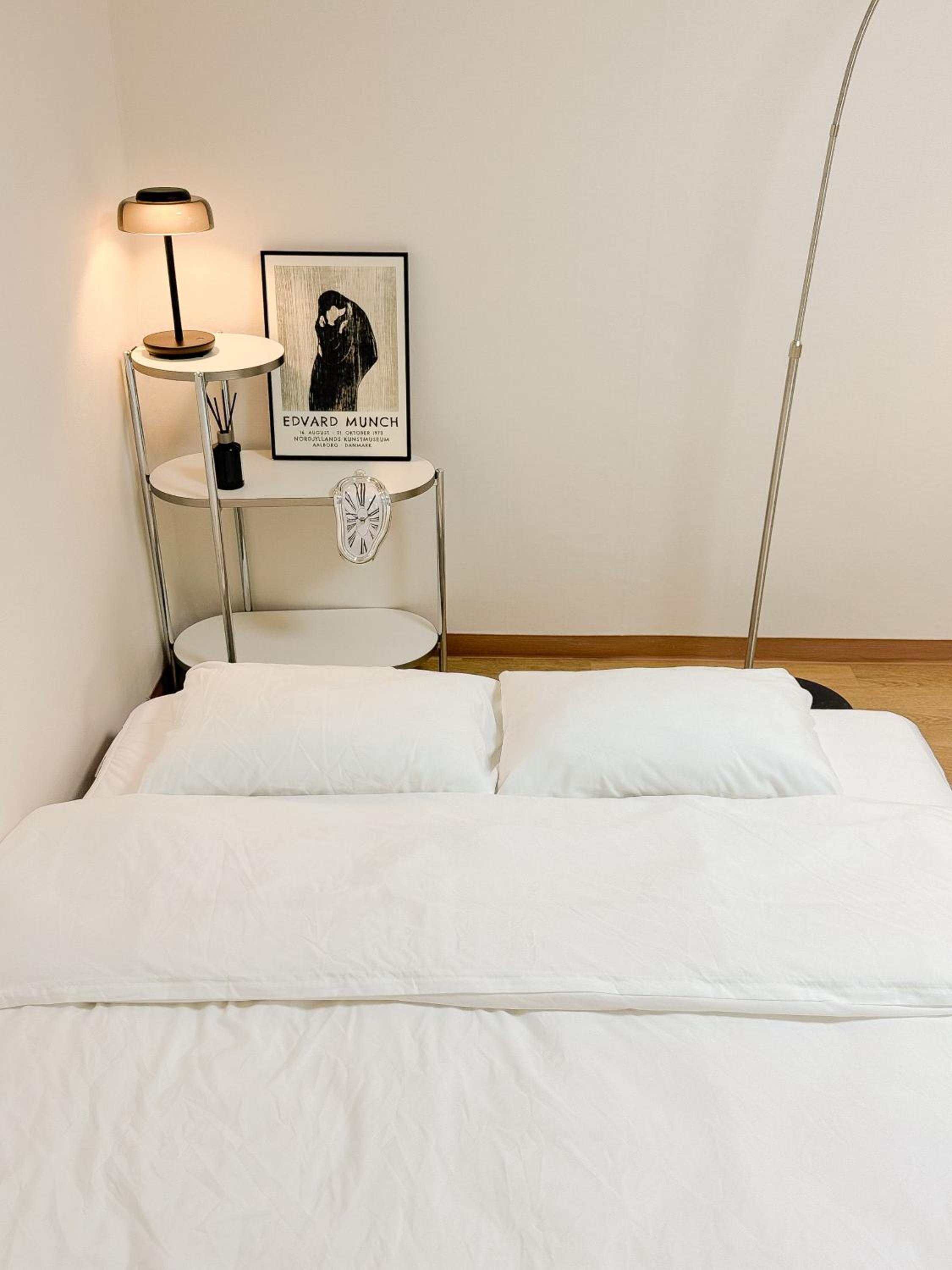 3'Near Hongdae Station, 30sec on foot