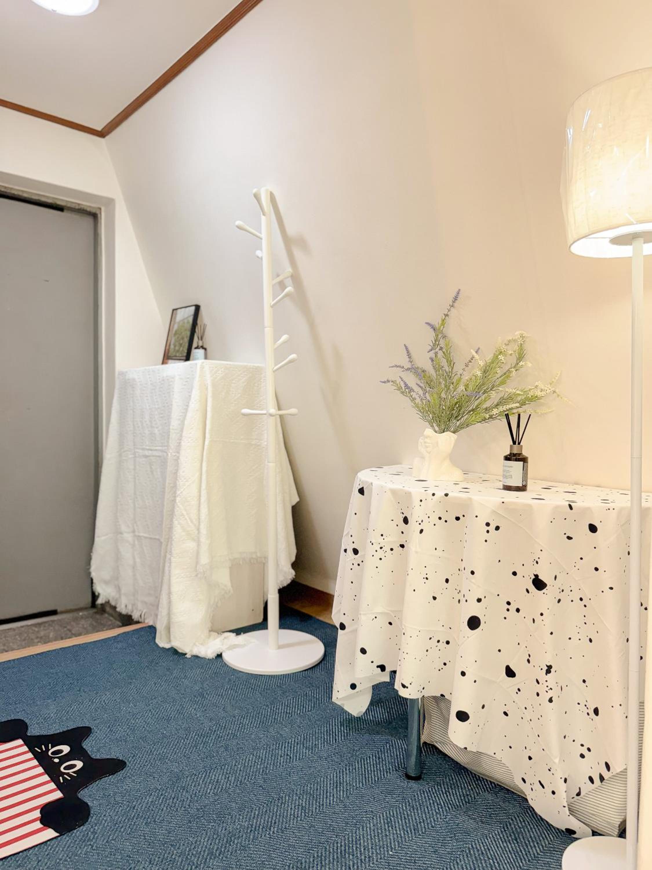 3'Near Hongdae Station, 30sec on foot
