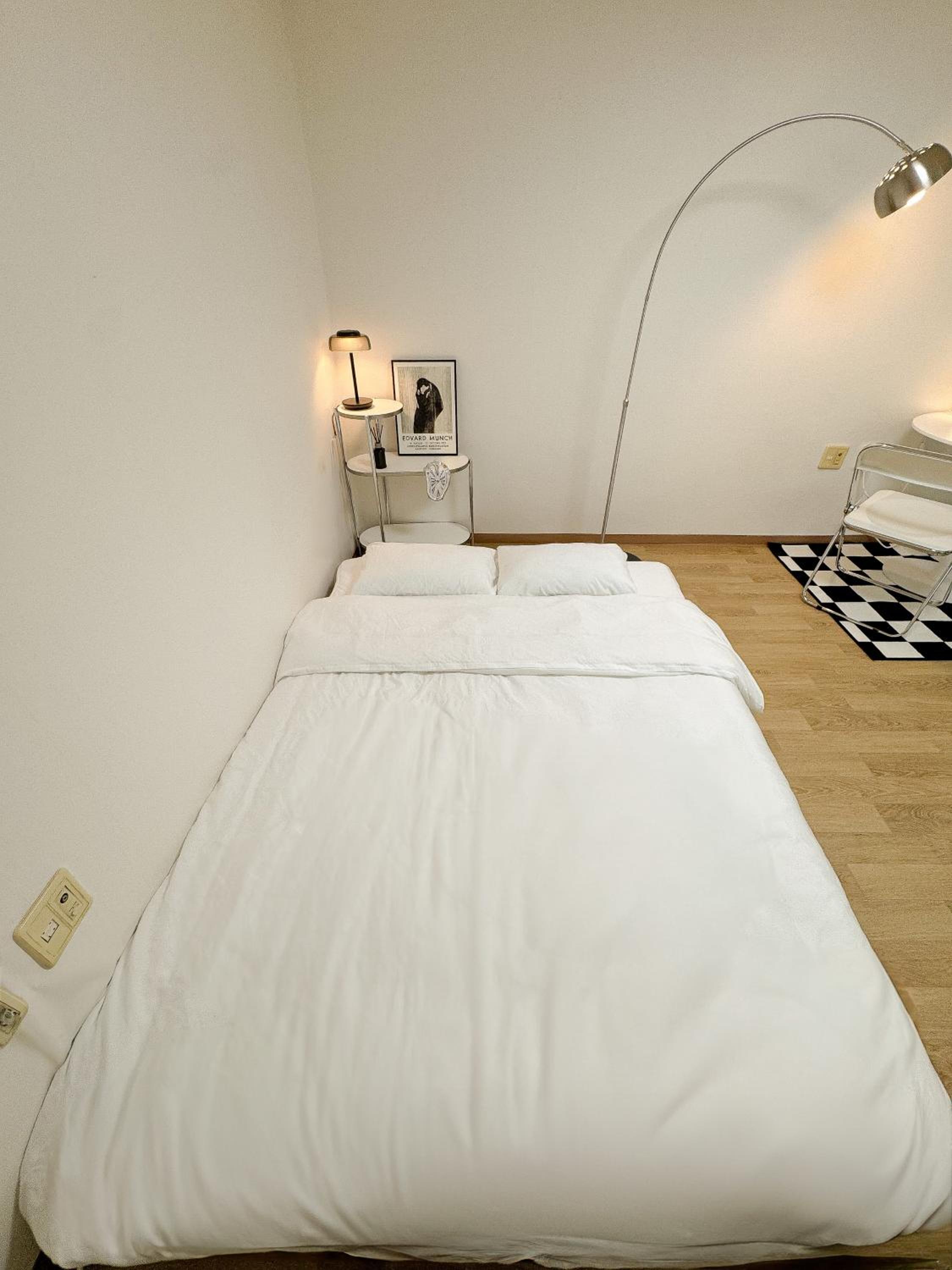 3'Near Hongdae Station, 30sec on foot