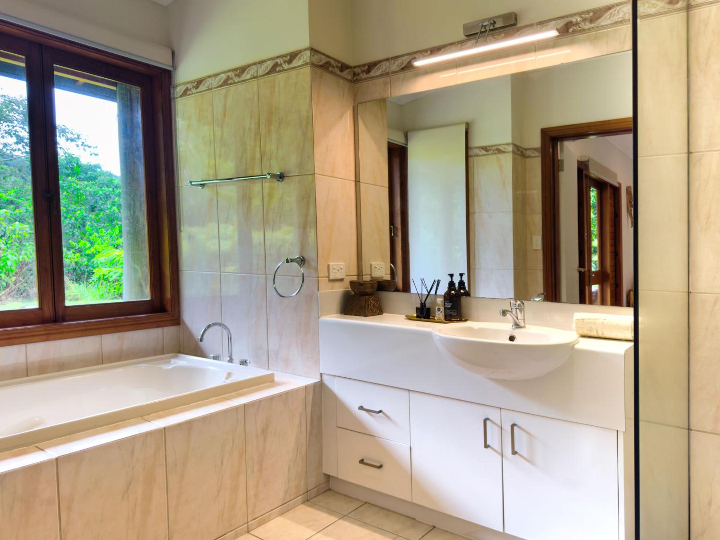 Ahana Hillside - Scenic Stay Near Cairns