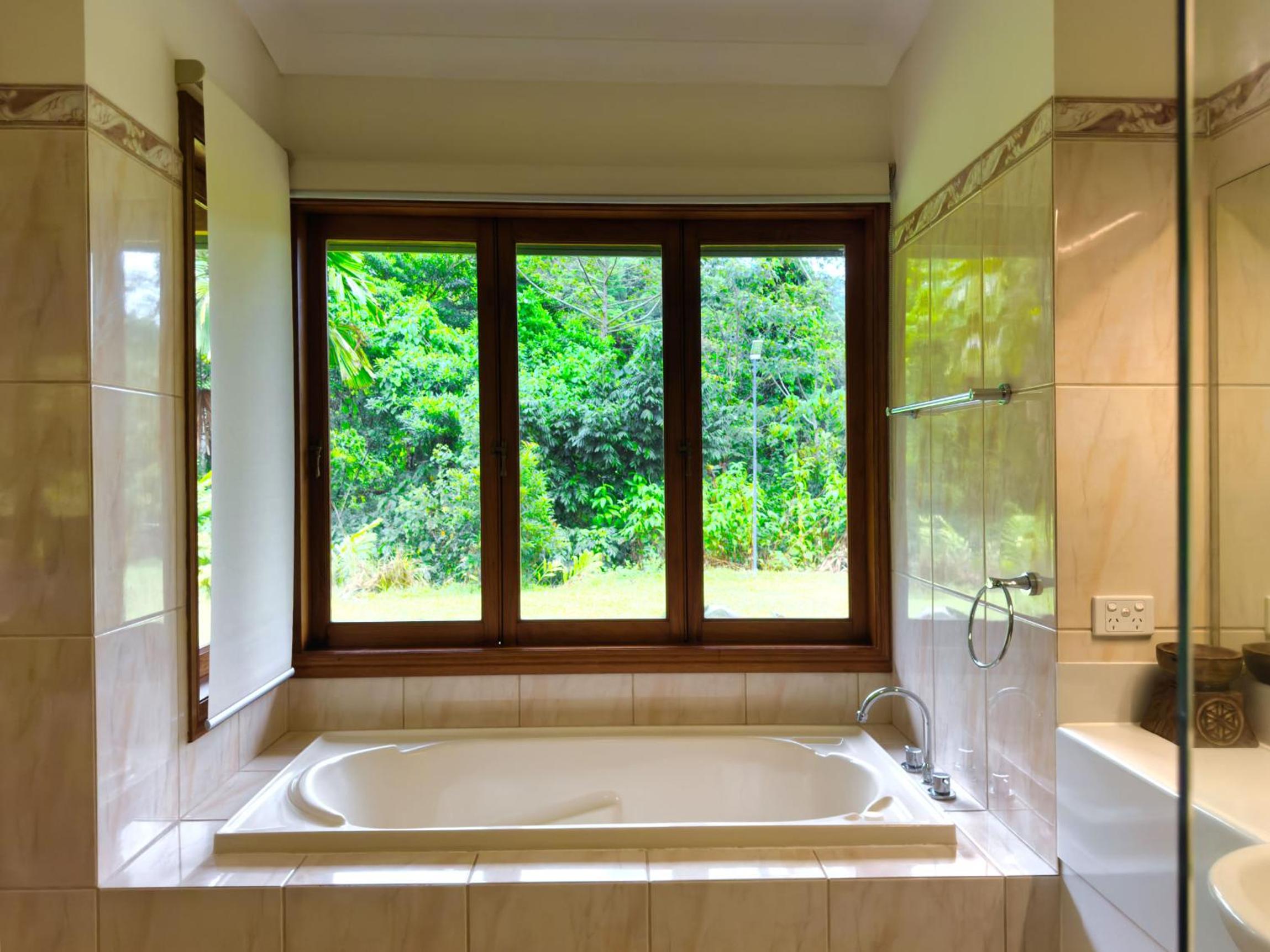 Ahana Hillside - Scenic Stay Near Cairns