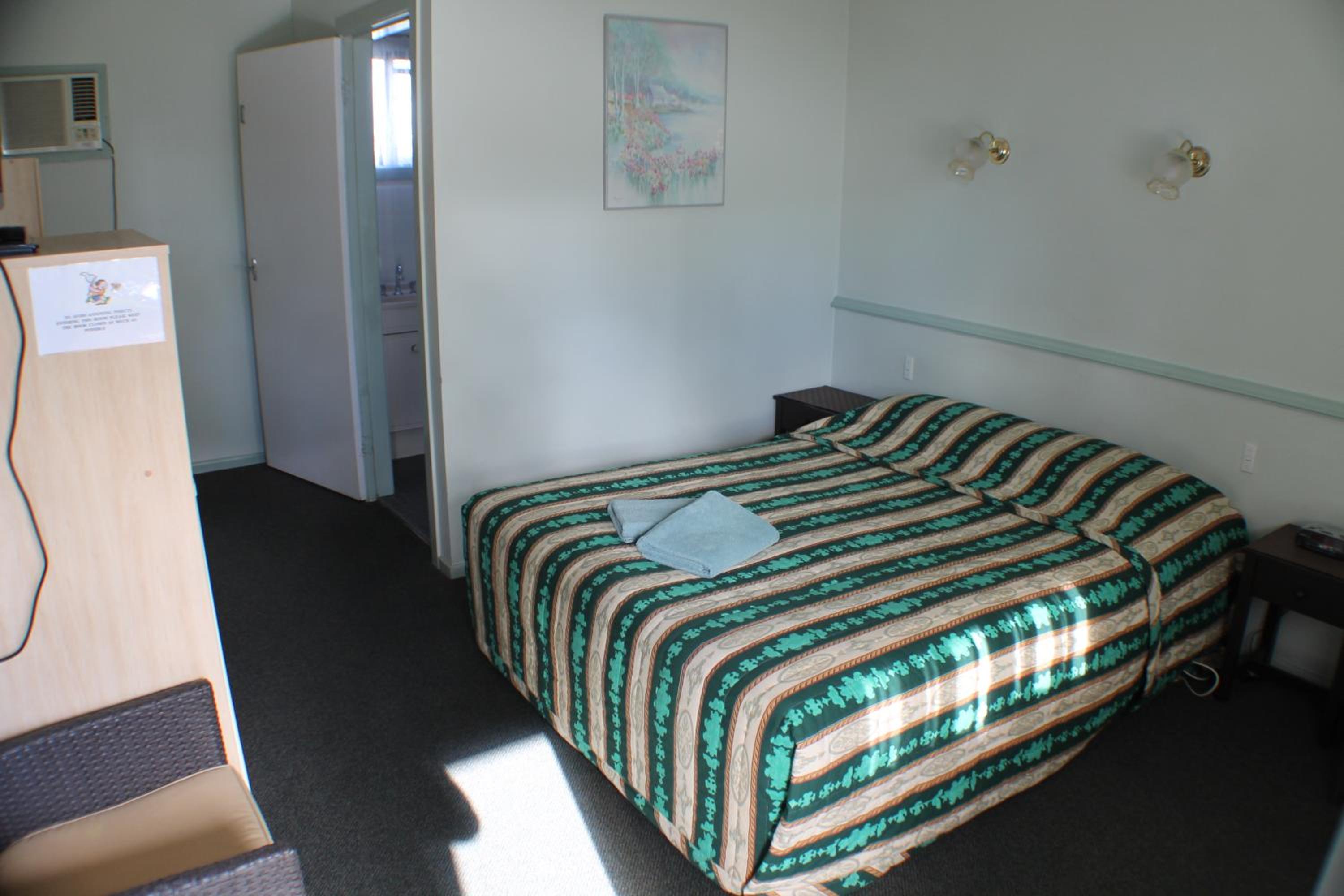 Lake Forbes Motel