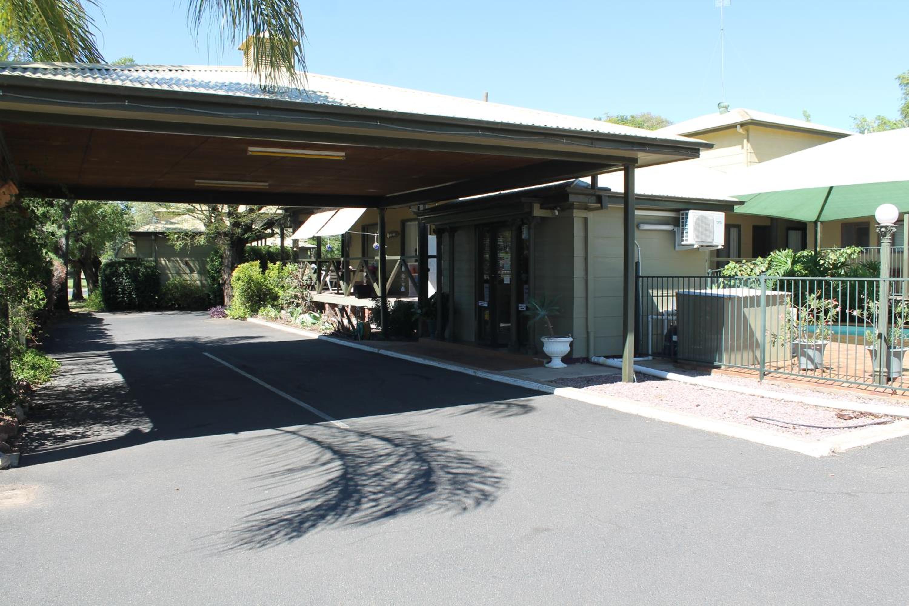 Lake Forbes Motel