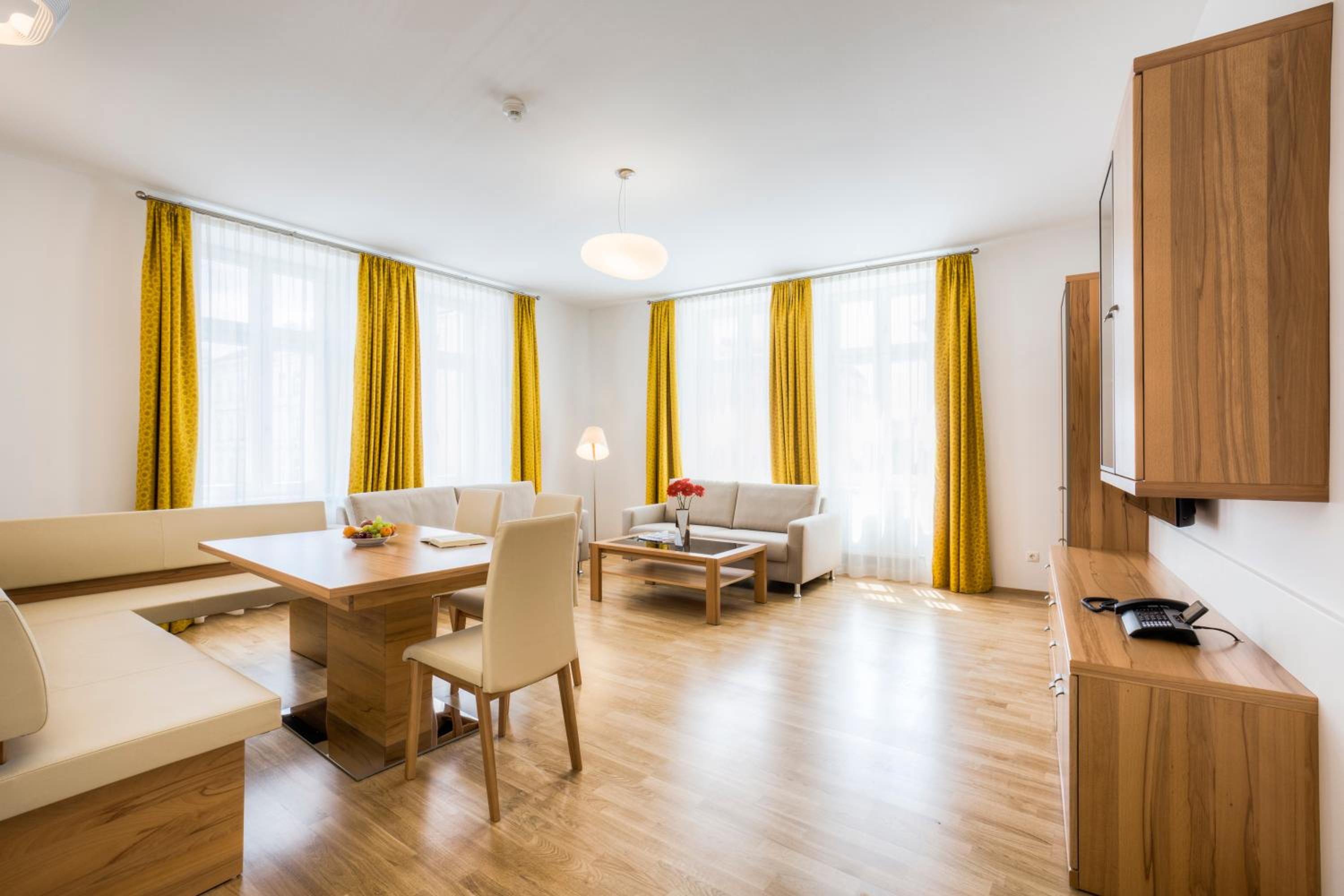 Vienna Grand Apartments City