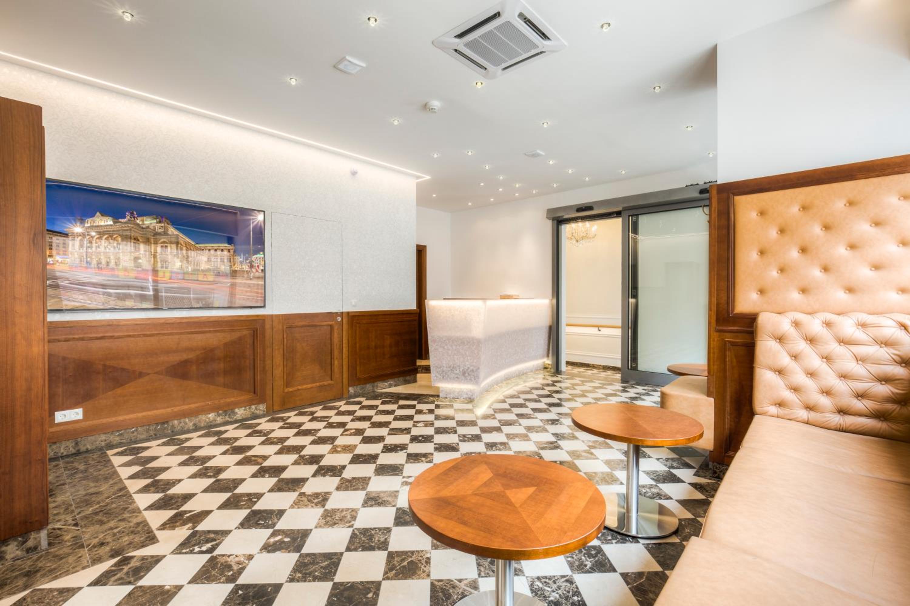 Vienna Grand Apartments City