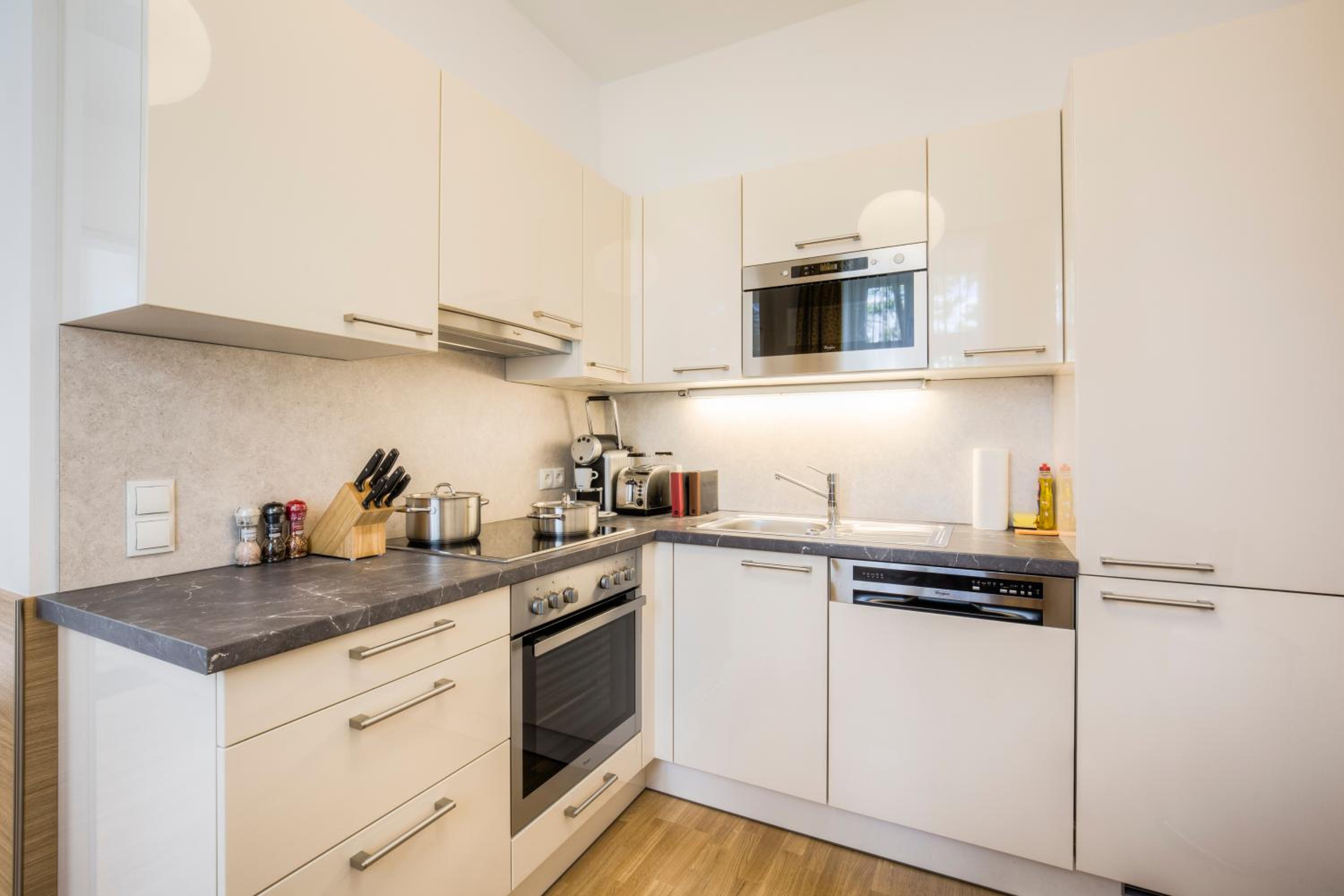 Vienna Grand Apartments City