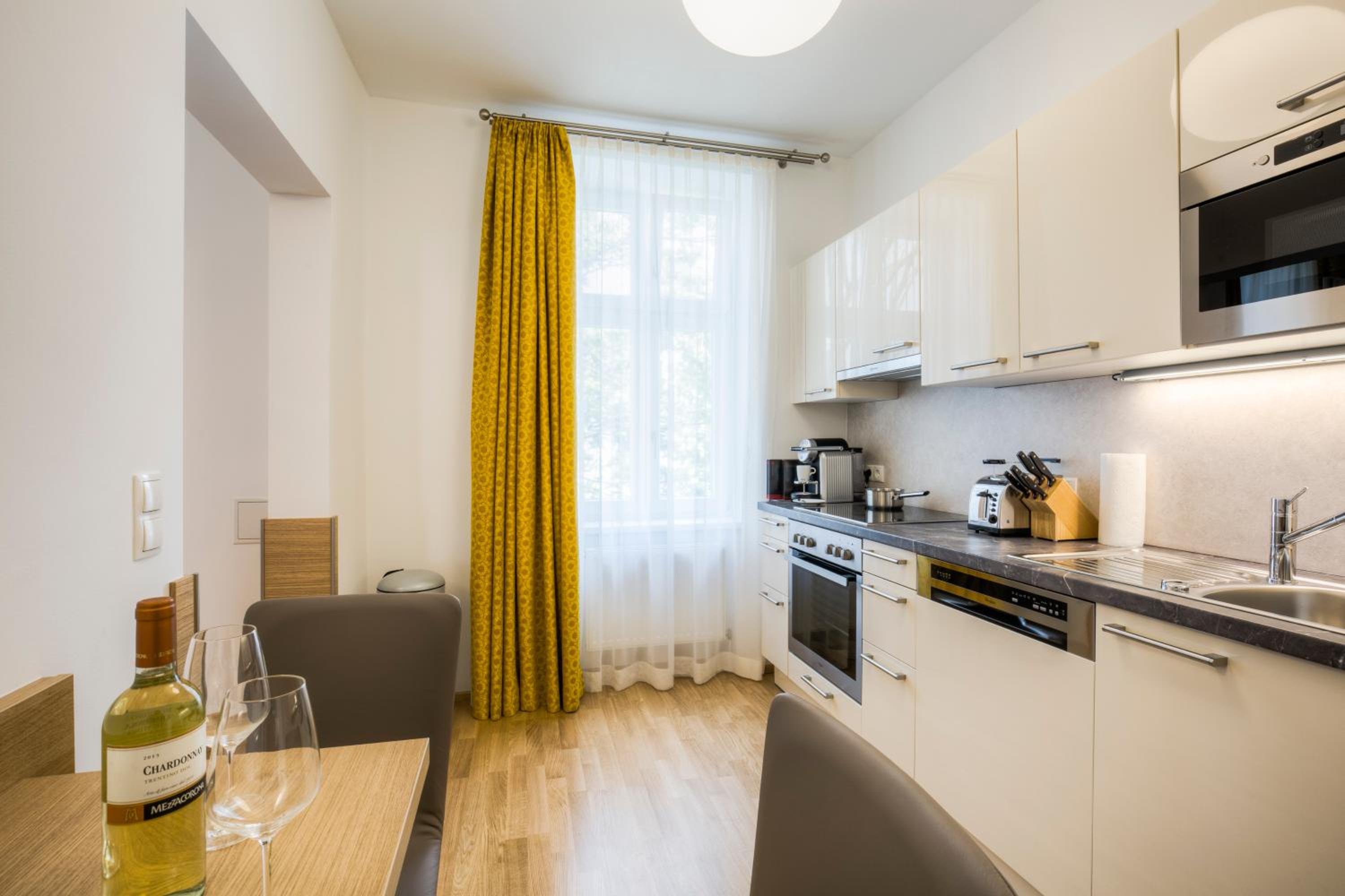 Vienna Grand Apartments City
