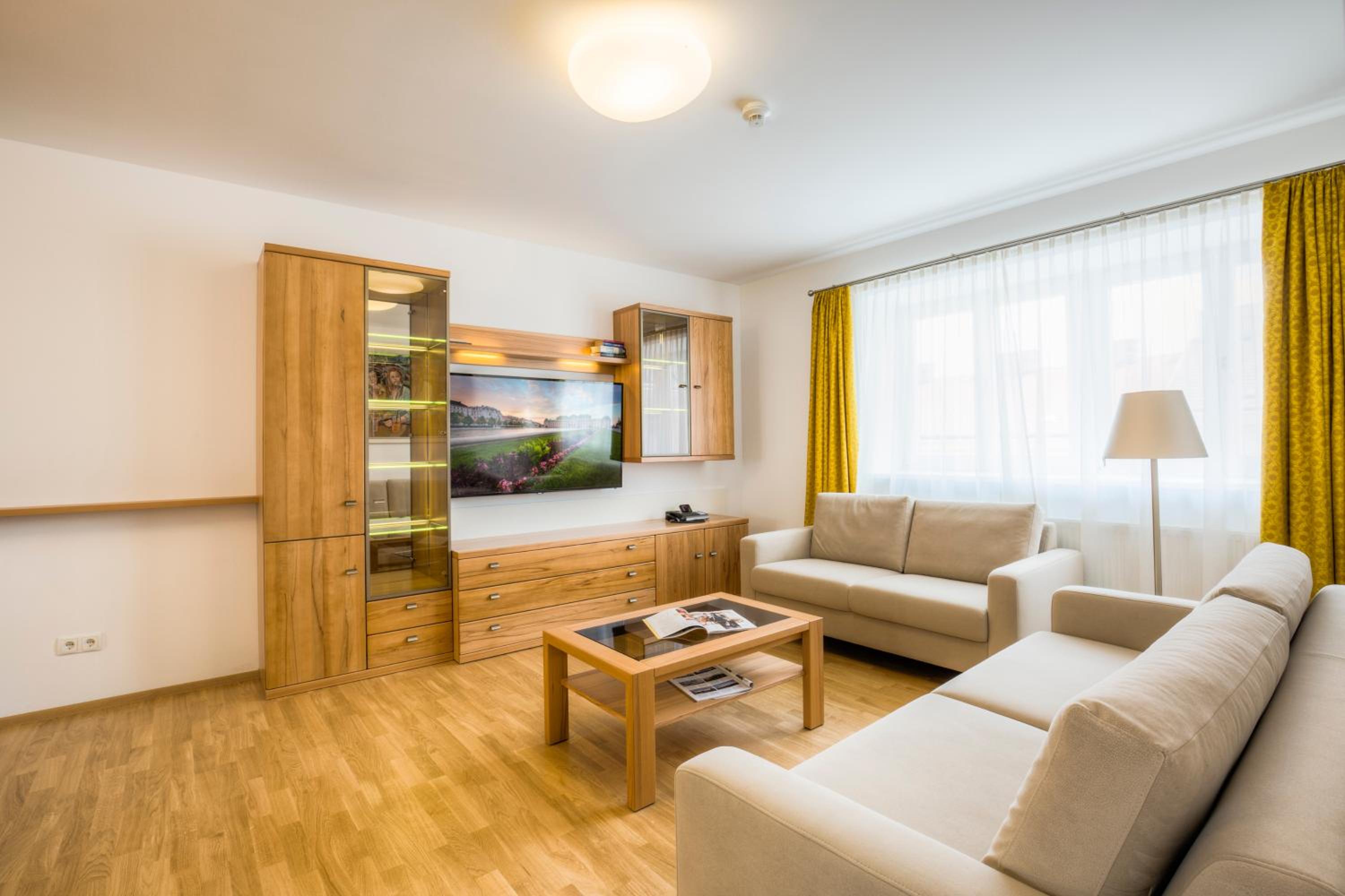 Vienna Grand Apartments City