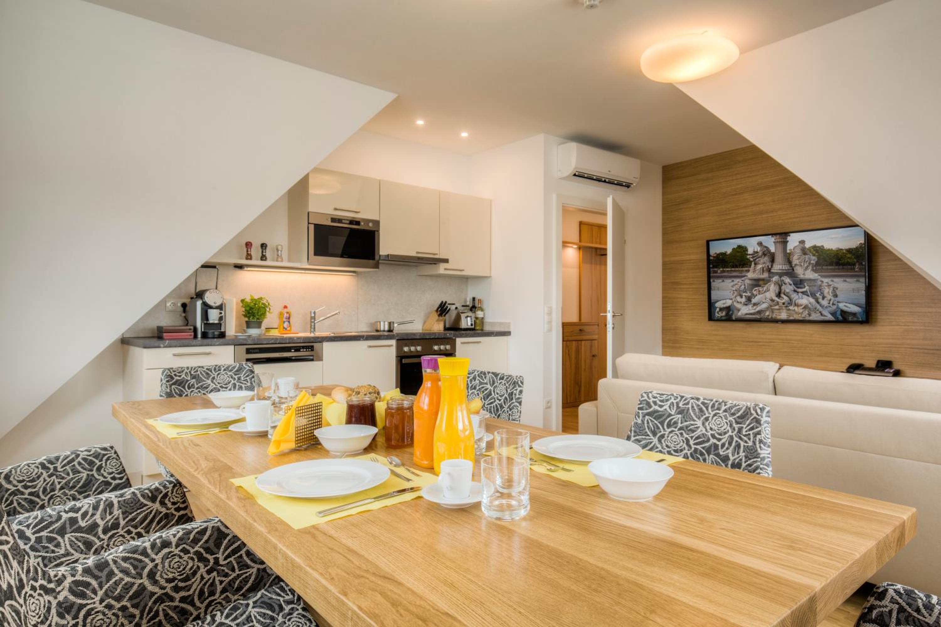 Vienna Grand Apartments City