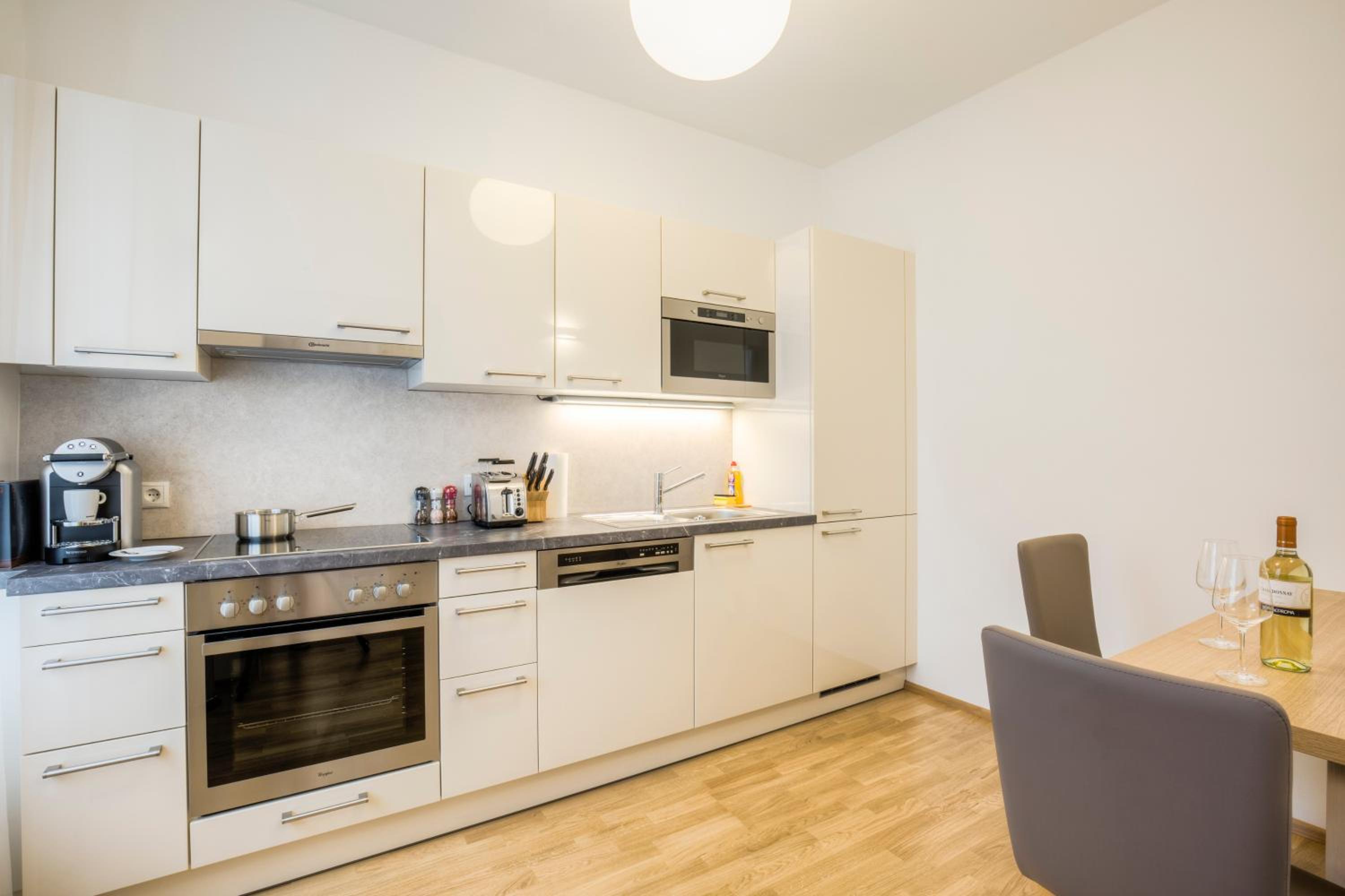 Vienna Grand Apartments City