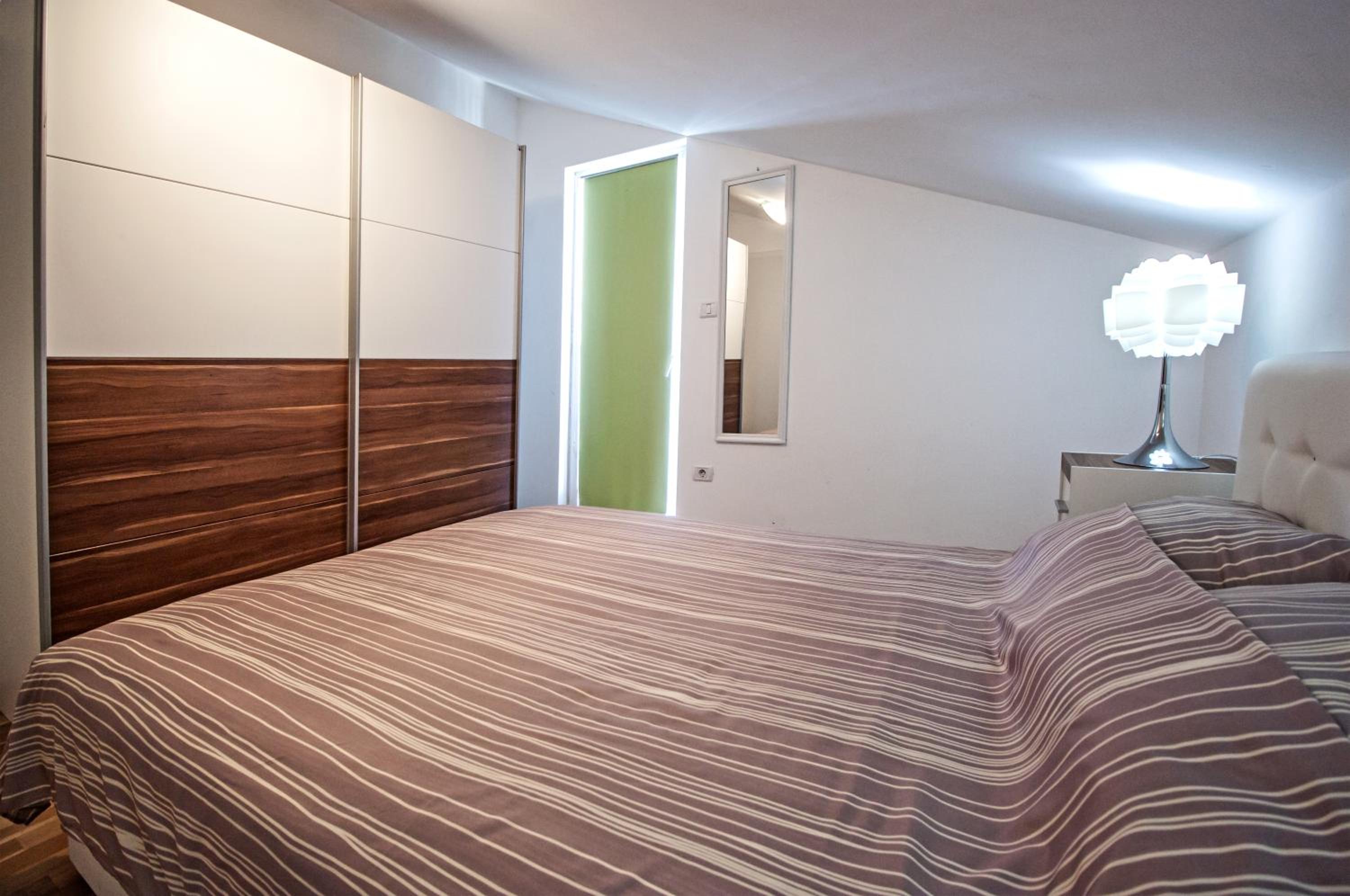 Photo 33